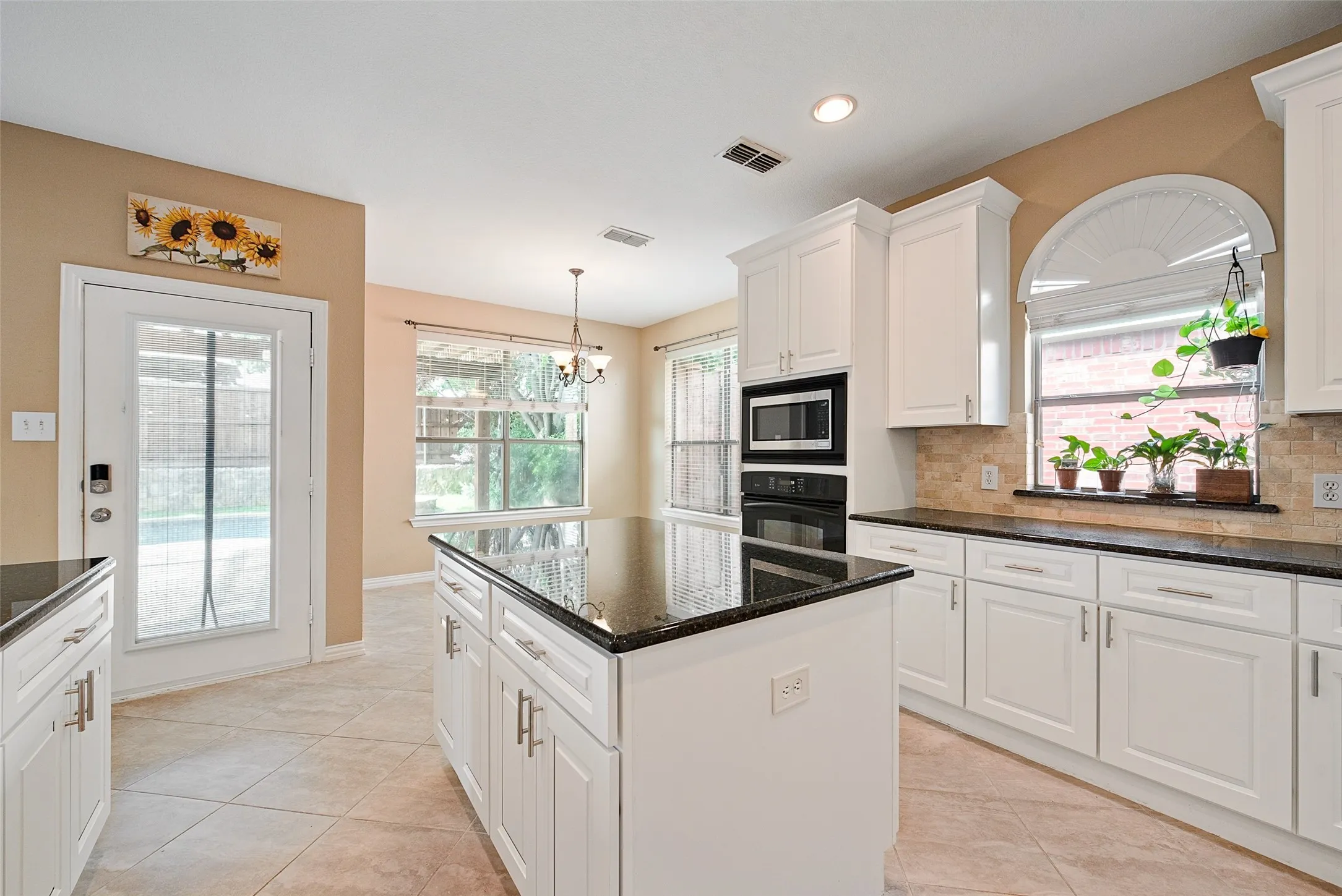 Single Family Residence For Sale in Collin County , 7309 Teakwood Drive, Mc Kinney, Texas 75072, 4 Bedroom, 3 Bathroom, 2 Garage spaces, 3,100 Sqft, built in 2004, mls#21313517, Real Estate Agent in Mc Kinney, Homes For Sale in Collin county, Homes For Sale in Mc Kinney, Realtor in Mc Kinney Texas, Real Estate Brokerage Independent Realty Texas, Luminita Cordes Realtor