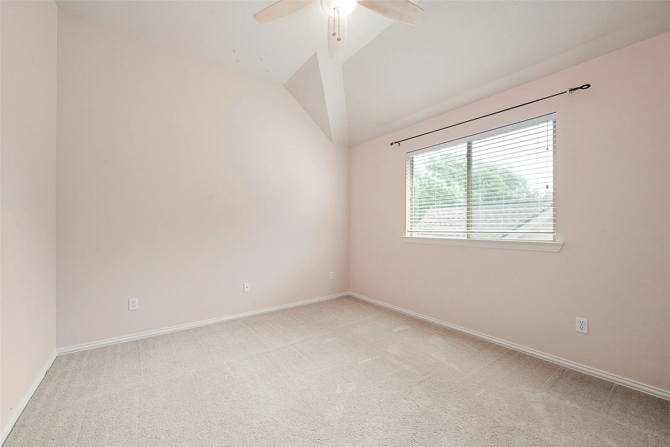 Single Family Residence For Sale in Collin County , 7309 Teakwood Drive, Mc Kinney, Texas 75072, 4 Bedroom, 3 Bathroom, 2 Garage spaces, 3,100 Sqft, built in 2004, mls#21313517, Real Estate Agent in Mc Kinney, Homes For Sale in Collin county, Homes For Sale in Mc Kinney, Realtor in Mc Kinney Texas, Real Estate Brokerage Independent Realty Texas, Luminita Cordes Realtor