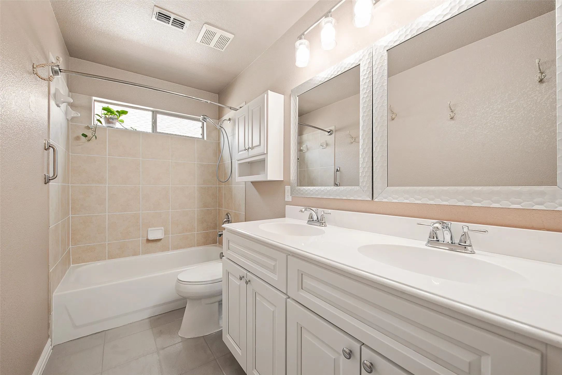 Single Family Residence For Sale in Collin County , 7309 Teakwood Drive, Mc Kinney, Texas 75072, 4 Bedroom, 3 Bathroom, 2 Garage spaces, 3,100 Sqft, built in 2004, mls#21313517, Real Estate Agent in Mc Kinney, Homes For Sale in Collin county, Homes For Sale in Mc Kinney, Realtor in Mc Kinney Texas, Real Estate Brokerage Independent Realty Texas, Luminita Cordes Realtor