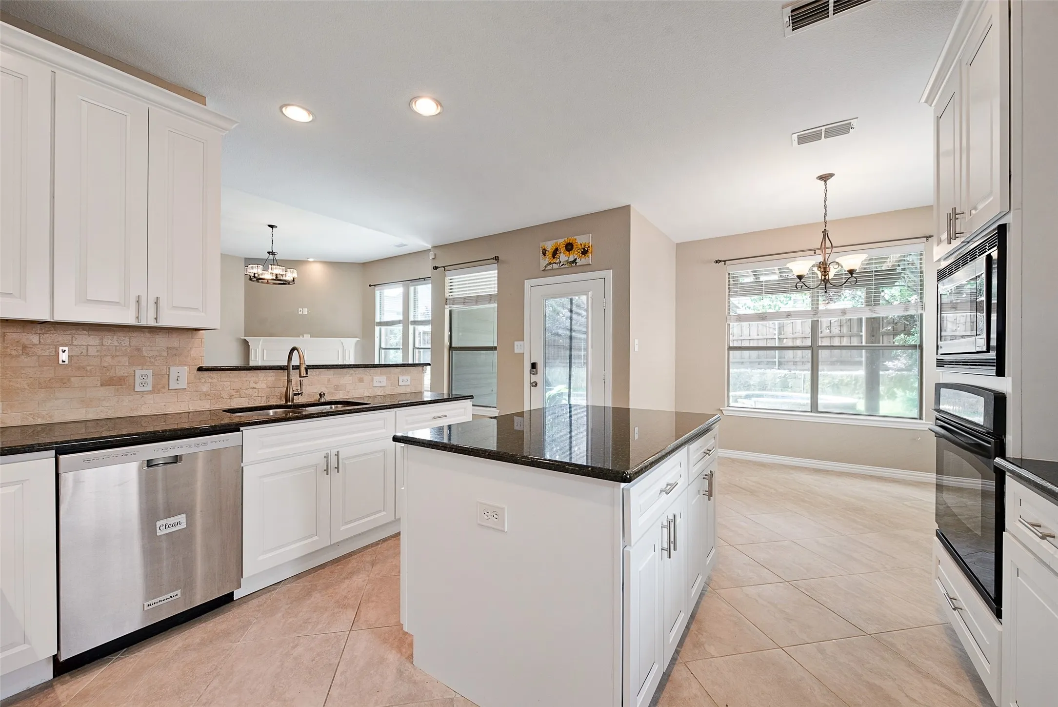 Single Family Residence For Sale in Collin County , 7309 Teakwood Drive, Mc Kinney, Texas 75072, 4 Bedroom, 3 Bathroom, 2 Garage spaces, 3,100 Sqft, built in 2004, mls#21313517, Real Estate Agent in Mc Kinney, Homes For Sale in Collin county, Homes For Sale in Mc Kinney, Realtor in Mc Kinney Texas, Real Estate Brokerage Independent Realty Texas, Luminita Cordes Realtor