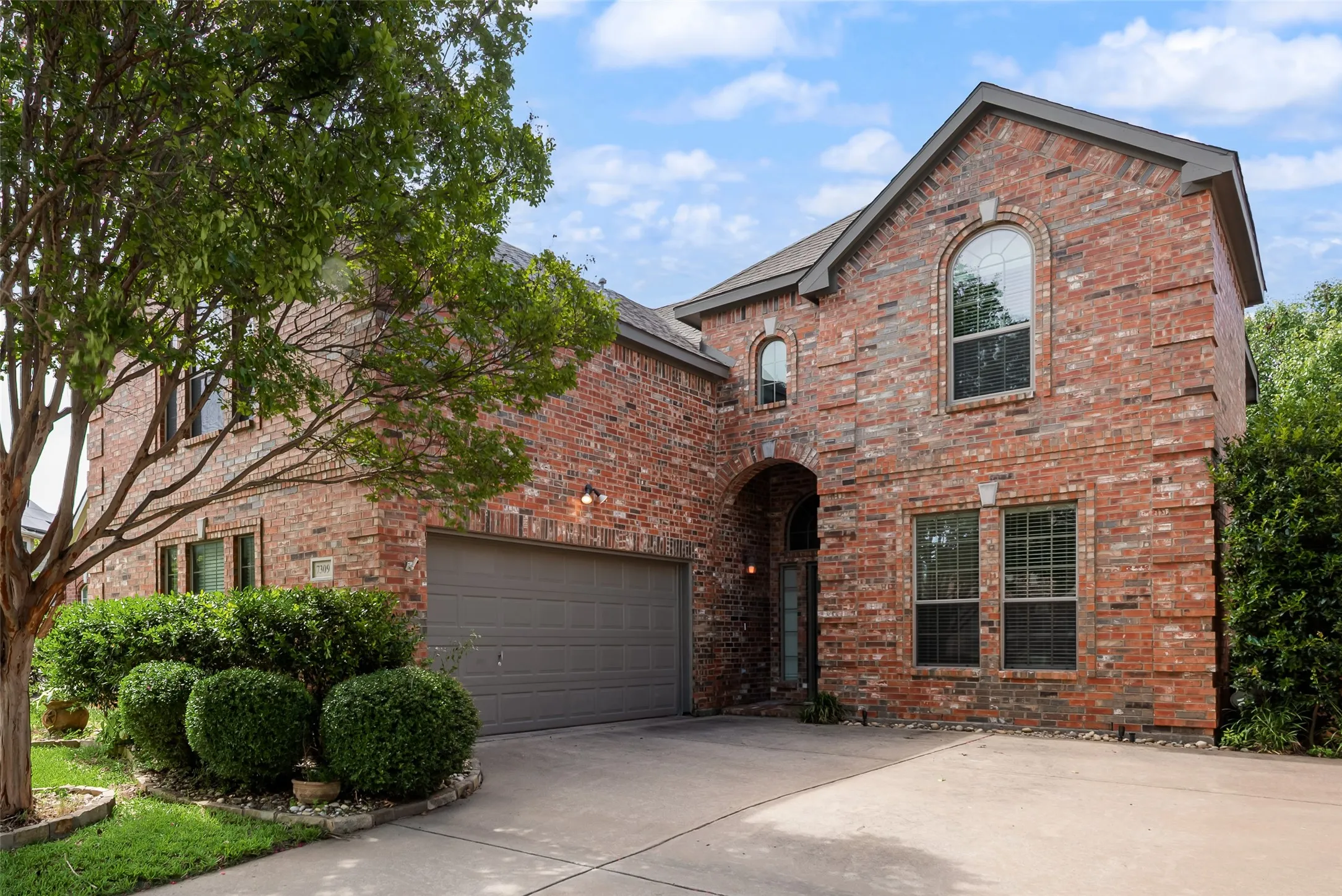 Single Family Residence For Sale in Collin County , 7309 Teakwood Drive, Mc Kinney, Texas 75072, 4 Bedroom, 3 Bathroom, 2 Garage spaces, 3,100 Sqft, built in 2004, mls#21313517, Real Estate Agent in Mc Kinney, Homes For Sale in Collin county, Homes For Sale in Mc Kinney, Realtor in Mc Kinney Texas, Real Estate Brokerage Independent Realty Texas, Luminita Cordes Realtor