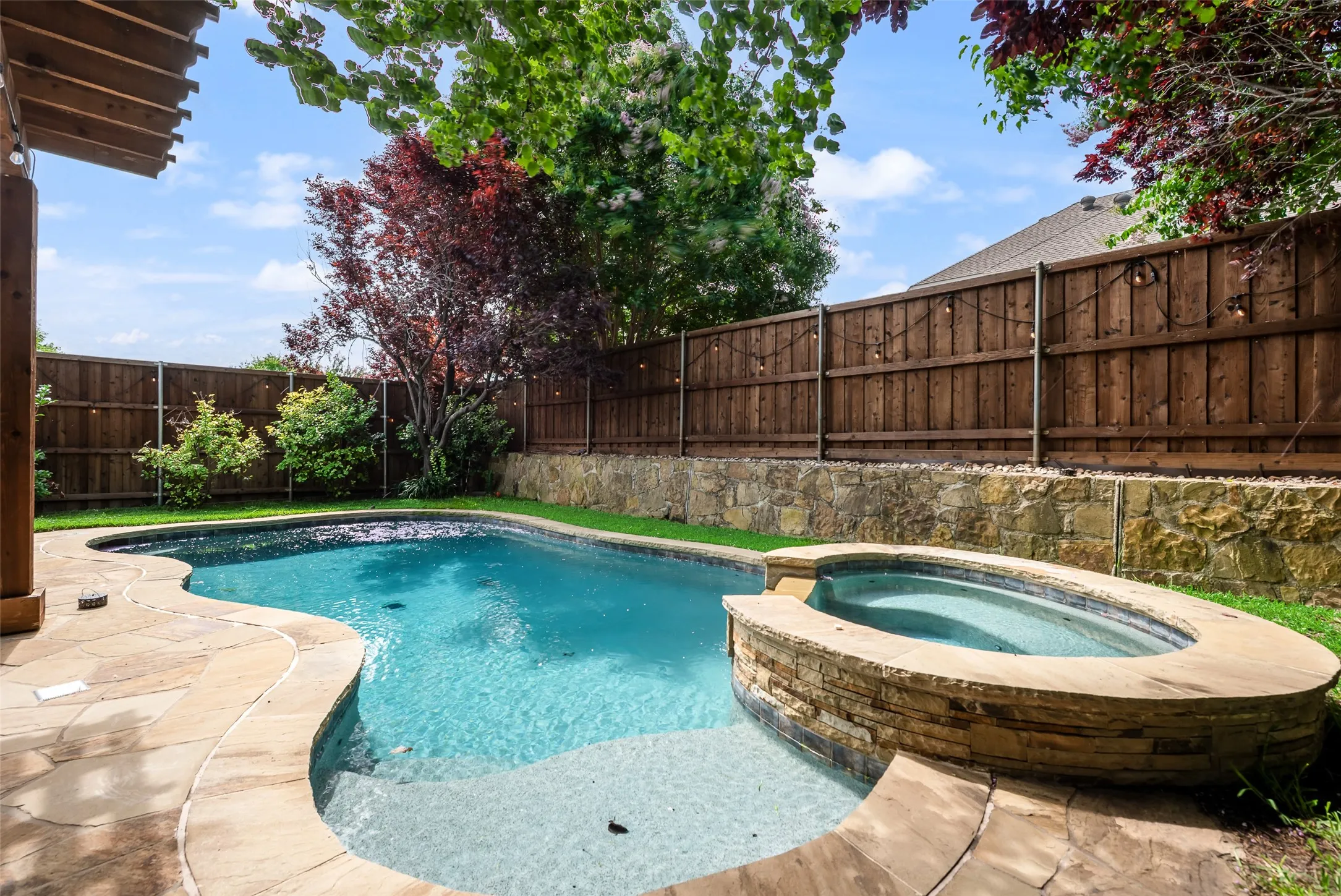 Single Family Residence For Sale in Collin County , 7309 Teakwood Drive, Mc Kinney, Texas 75072, 4 Bedroom, 3 Bathroom, 2 Garage spaces, 3,100 Sqft, built in 2004, mls#21313517, Real Estate Agent in Mc Kinney, Homes For Sale in Collin county, Homes For Sale in Mc Kinney, Realtor in Mc Kinney Texas, Real Estate Brokerage Independent Realty Texas, Luminita Cordes Realtor
