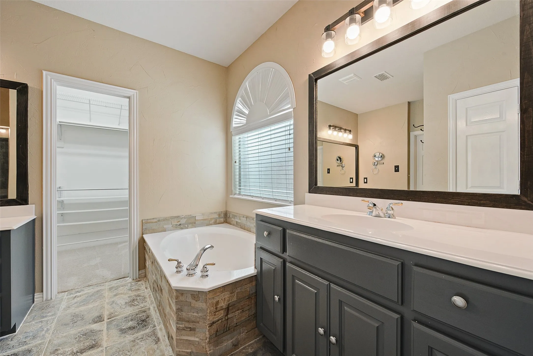 Single Family Residence For Sale in Collin County , 7309 Teakwood Drive, Mc Kinney, Texas 75072, 4 Bedroom, 3 Bathroom, 2 Garage spaces, 3,100 Sqft, built in 2004, mls#21313517, Real Estate Agent in Mc Kinney, Homes For Sale in Collin county, Homes For Sale in Mc Kinney, Realtor in Mc Kinney Texas, Real Estate Brokerage Independent Realty Texas, Luminita Cordes Realtor