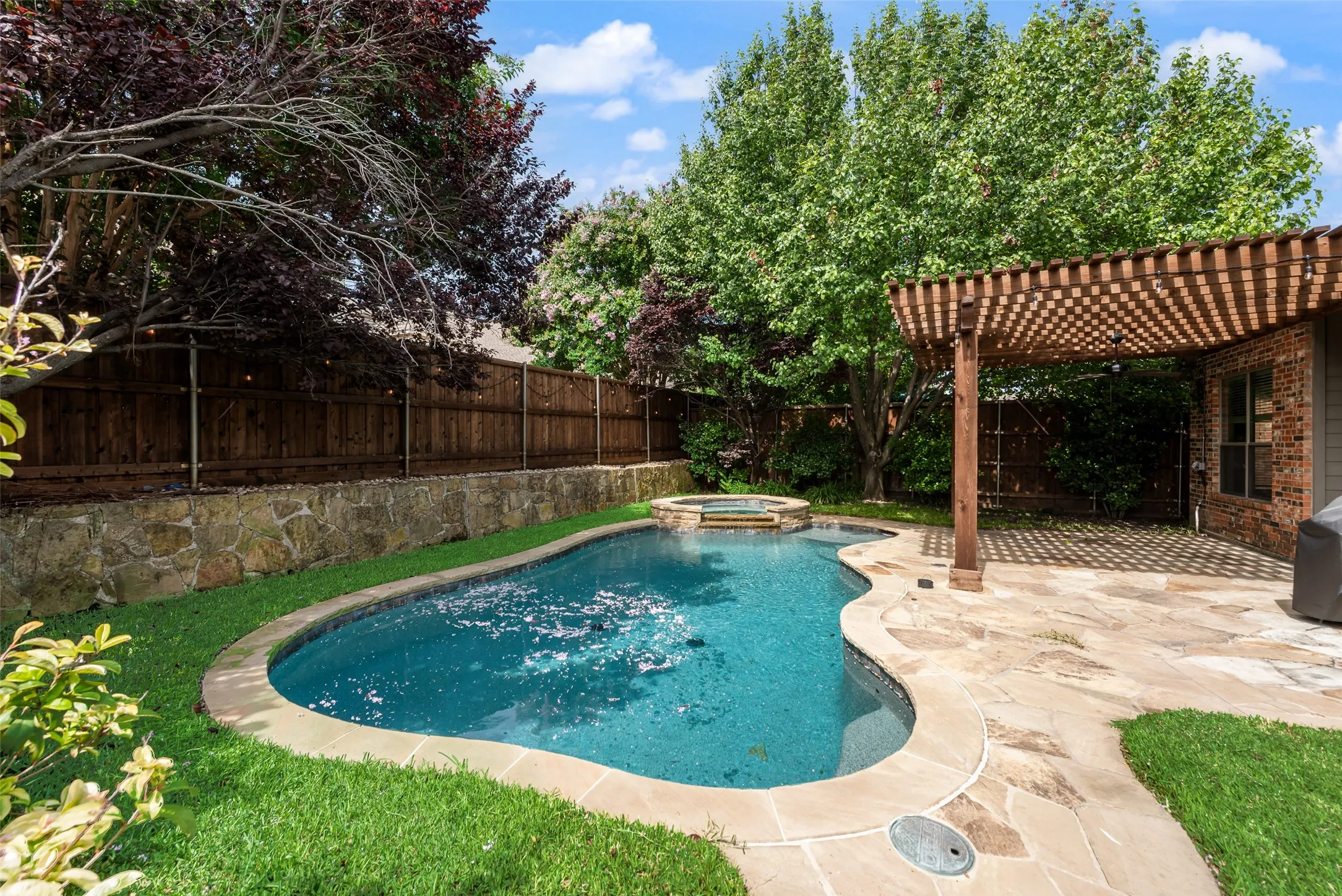 Single Family Residence For Sale in Collin County , 7309 Teakwood Drive, Mc Kinney, Texas 75072, 4 Bedroom, 3 Bathroom, 2 Garage spaces, 3,100 Sqft, built in 2004, mls#21313517, Real Estate Agent in Mc Kinney, Homes For Sale in Collin county, Homes For Sale in Mc Kinney, Realtor in Mc Kinney Texas, Real Estate Brokerage Independent Realty Texas, Luminita Cordes Realtor