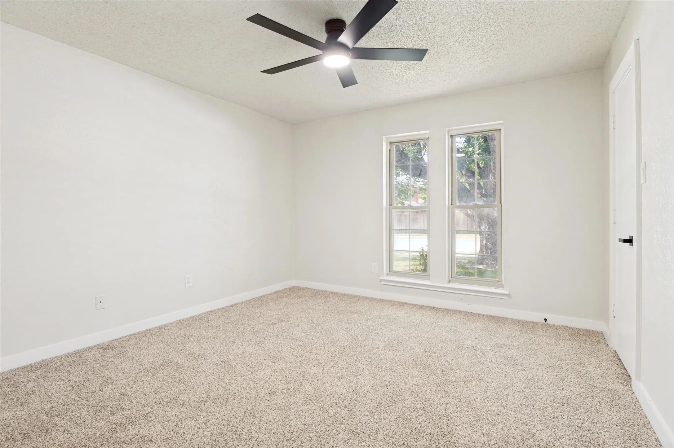 Single Family Residence For Sale in Dallas County , 2302 Greenhill Drive, Carrollton, Texas 75006, 4 Bedroom, 2 Bathroom, 2 Garage spaces, 2,065 Sqft, built in 1973, mls#21314733, Real Estate Agent in Carrollton, Homes For Sale in Dallas county, Homes For Sale in Carrollton, Realtor in Carrollton Texas, Real Estate Brokerage Independent Realty Texas, Luminita Cordes Realtor