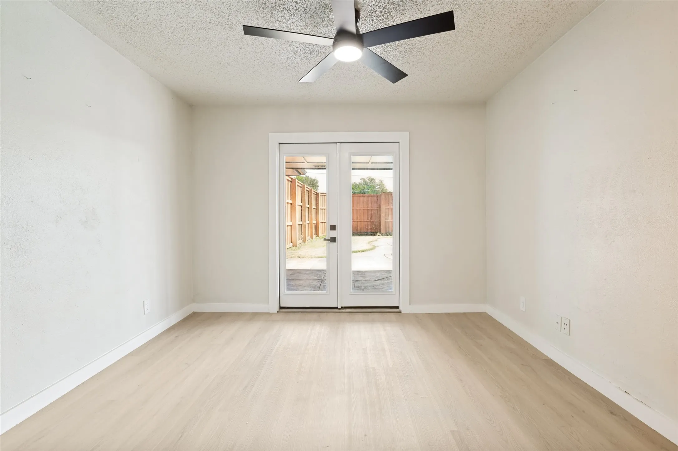 Single Family Residence For Sale in Dallas County , 2302 Greenhill Drive, Carrollton, Texas 75006, 4 Bedroom, 2 Bathroom, 2 Garage spaces, 2,065 Sqft, built in 1973, mls#21314733, Real Estate Agent in Carrollton, Homes For Sale in Dallas county, Homes For Sale in Carrollton, Realtor in Carrollton Texas, Real Estate Brokerage Independent Realty Texas, Luminita Cordes Realtor