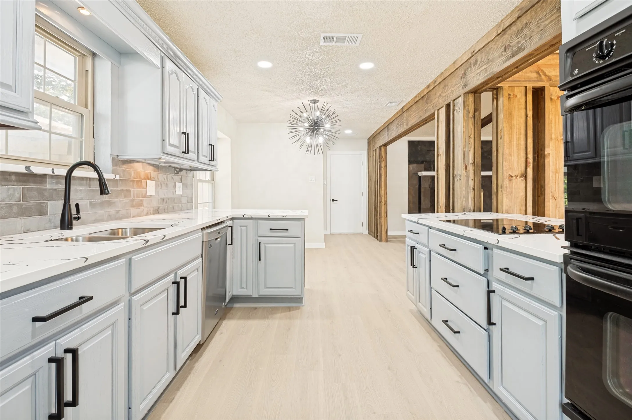 Single Family Residence For Sale in Dallas County , 2302 Greenhill Drive, Carrollton, Texas 75006, 4 Bedroom, 2 Bathroom, 2 Garage spaces, 2,065 Sqft, built in 1973, mls#21314733, Real Estate Agent in Carrollton, Homes For Sale in Dallas county, Homes For Sale in Carrollton, Realtor in Carrollton Texas, Real Estate Brokerage Independent Realty Texas, Luminita Cordes Realtor