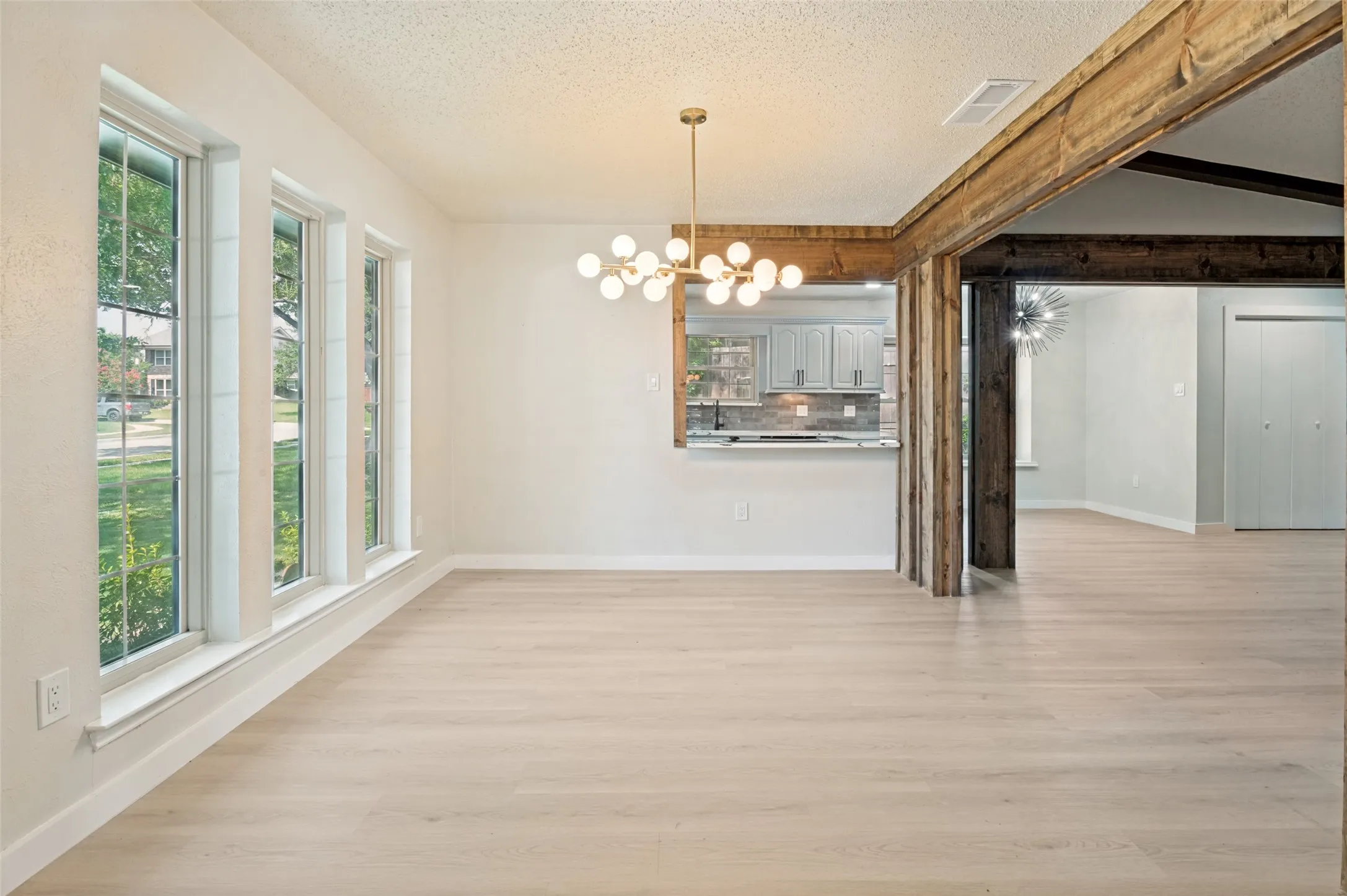 Single Family Residence For Sale in Dallas County , 2302 Greenhill Drive, Carrollton, Texas 75006, 4 Bedroom, 2 Bathroom, 2 Garage spaces, 2,065 Sqft, built in 1973, mls#21314733, Real Estate Agent in Carrollton, Homes For Sale in Dallas county, Homes For Sale in Carrollton, Realtor in Carrollton Texas, Real Estate Brokerage Independent Realty Texas, Luminita Cordes Realtor