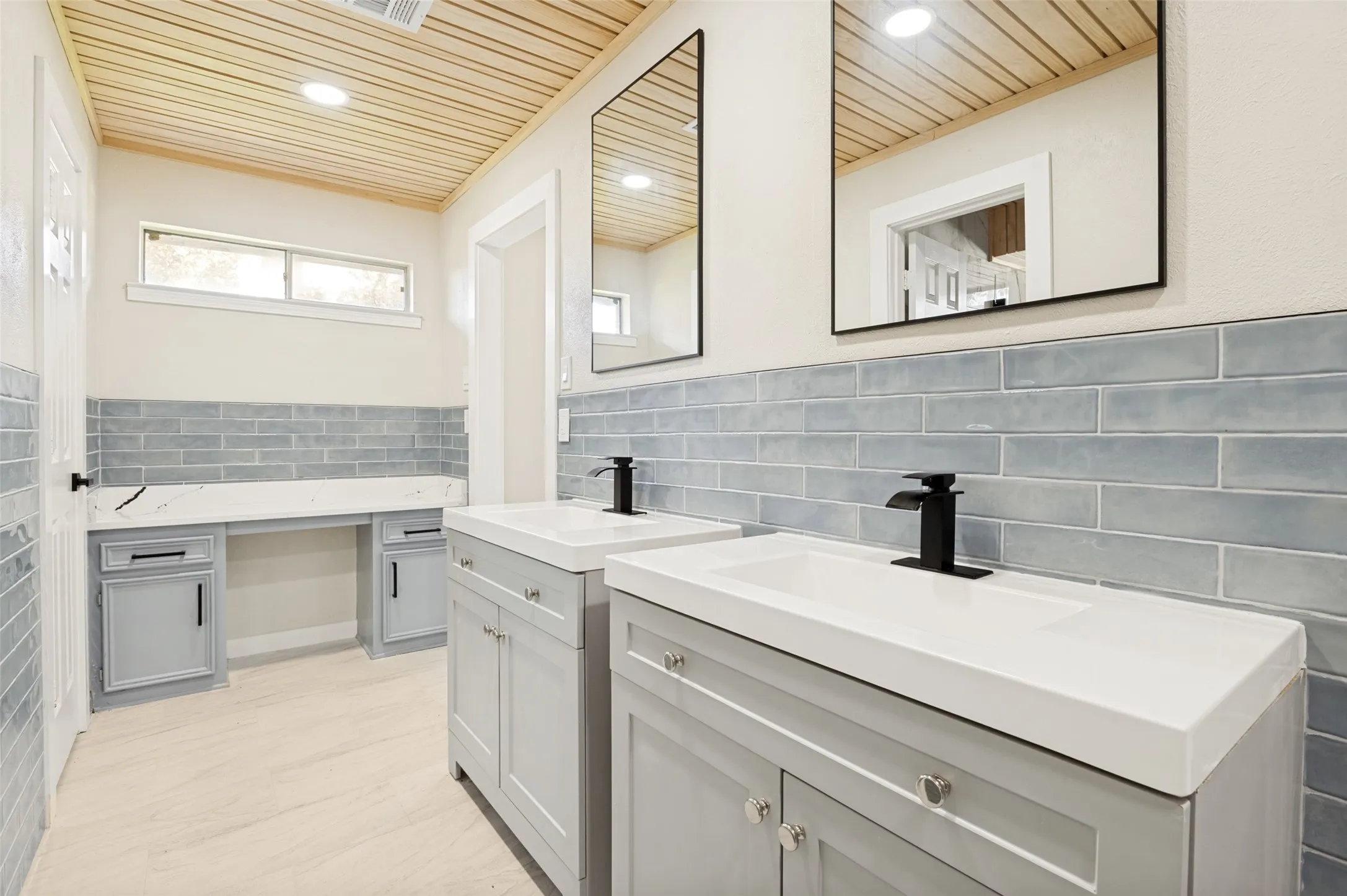 Single Family Residence For Sale in Dallas County , 2302 Greenhill Drive, Carrollton, Texas 75006, 4 Bedroom, 2 Bathroom, 2 Garage spaces, 2,065 Sqft, built in 1973, mls#21314733, Real Estate Agent in Carrollton, Homes For Sale in Dallas county, Homes For Sale in Carrollton, Realtor in Carrollton Texas, Real Estate Brokerage Independent Realty Texas, Luminita Cordes Realtor