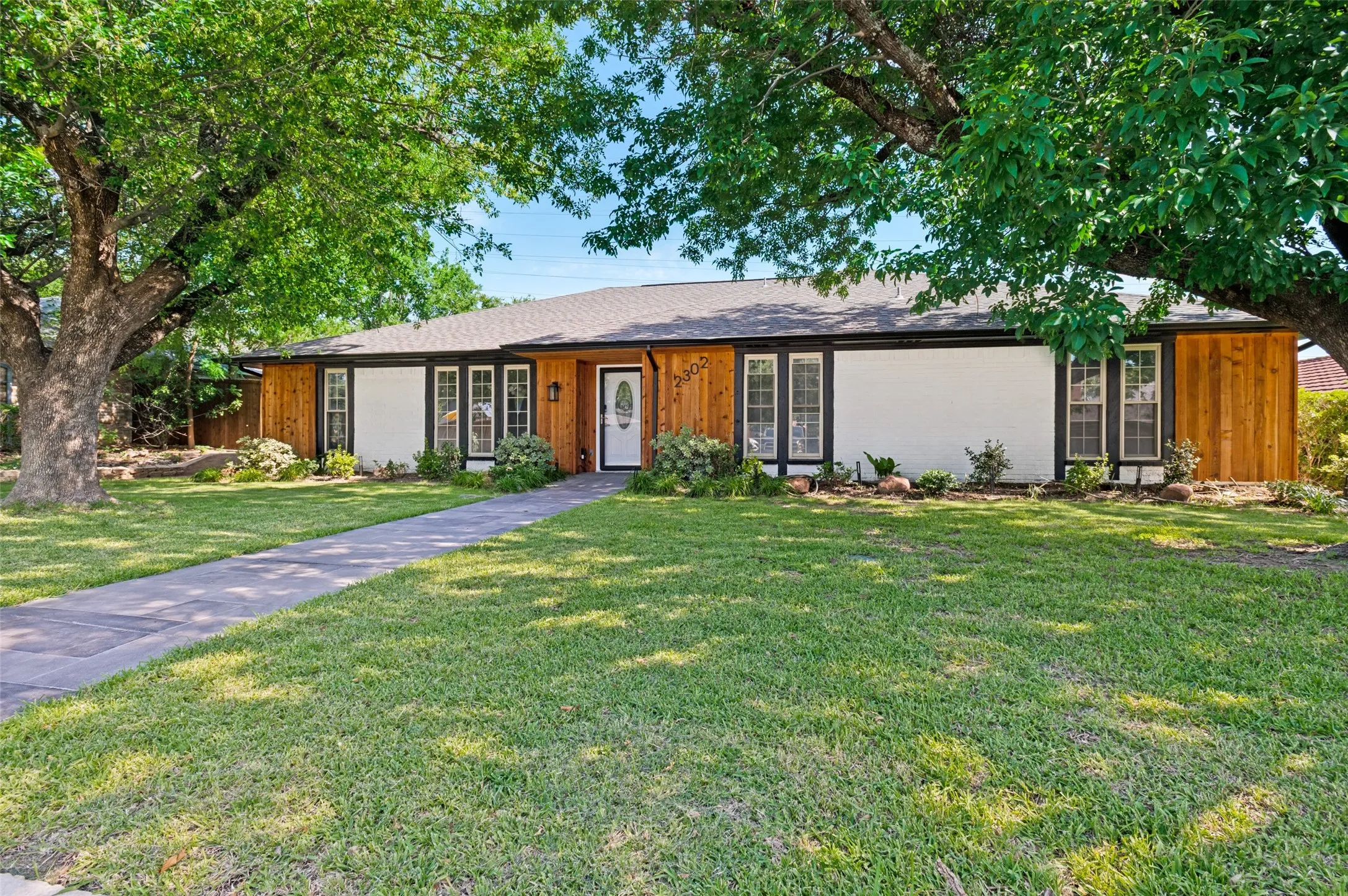 Single Family Residence For Sale in Dallas County , 2302 Greenhill Drive, Carrollton, Texas 75006, 4 Bedroom, 2 Bathroom, 2 Garage spaces, 2,065 Sqft, built in 1973, mls#21314733, Real Estate Agent in Carrollton, Homes For Sale in Dallas county, Homes For Sale in Carrollton, Realtor in Carrollton Texas, Real Estate Brokerage Independent Realty Texas, Luminita Cordes Realtor