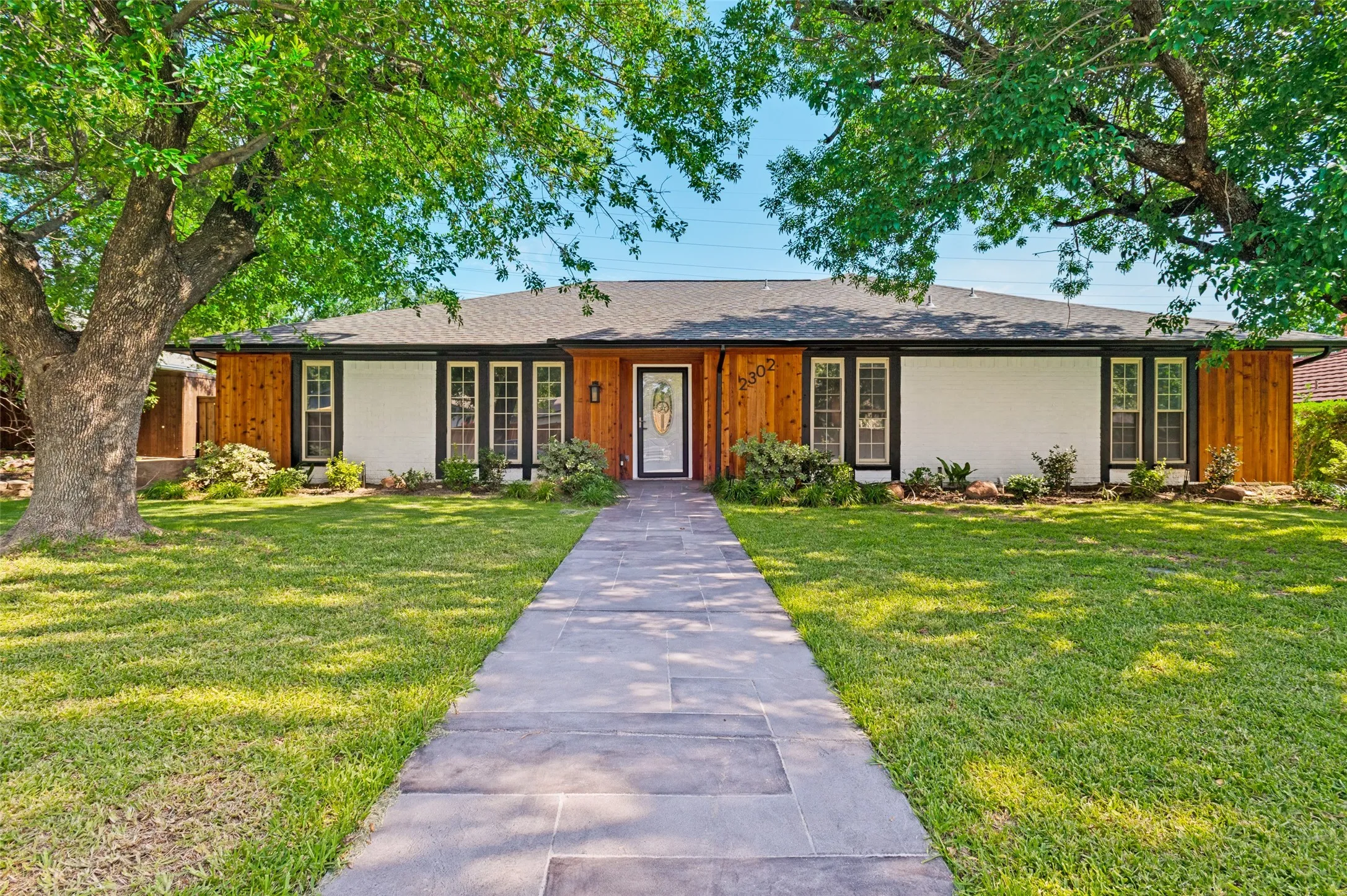 Single Family Residence For Sale in Dallas County , 2302 Greenhill Drive, Carrollton, Texas 75006, 4 Bedroom, 2 Bathroom, 2 Garage spaces, 2,065 Sqft, built in 1973, mls#21314733, Real Estate Agent in Carrollton, Homes For Sale in Dallas county, Homes For Sale in Carrollton, Realtor in Carrollton Texas, Real Estate Brokerage Independent Realty Texas, Luminita Cordes Realtor