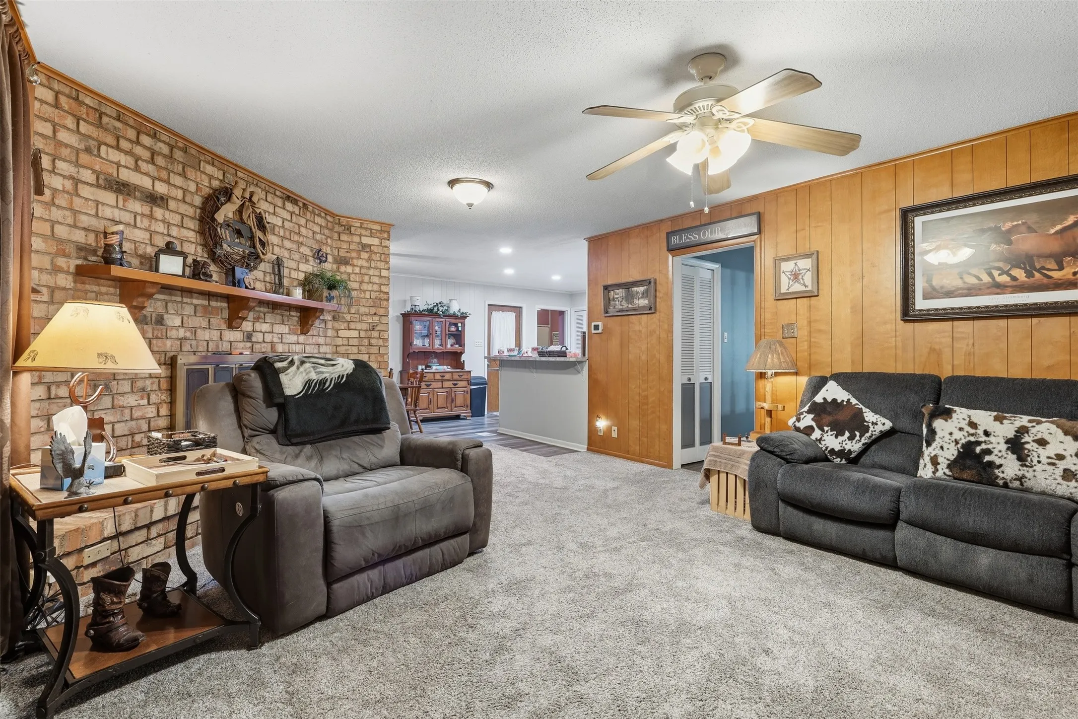 Single Family Residence For Sale in Johnson County , 1117 Sheridan Lane, Cleburne, Texas 76033, 3 Bedroom, 2 Bathroom, 2 Garage spaces, 1,806 Sqft, built in 1966, mls#21313997, Real Estate Agent in Cleburne, Homes For Sale in Johnson county, Homes For Sale in Cleburne, Realtor in Cleburne Texas, Real Estate Brokerage Independent Realty Texas, Luminita Cordes Realtor