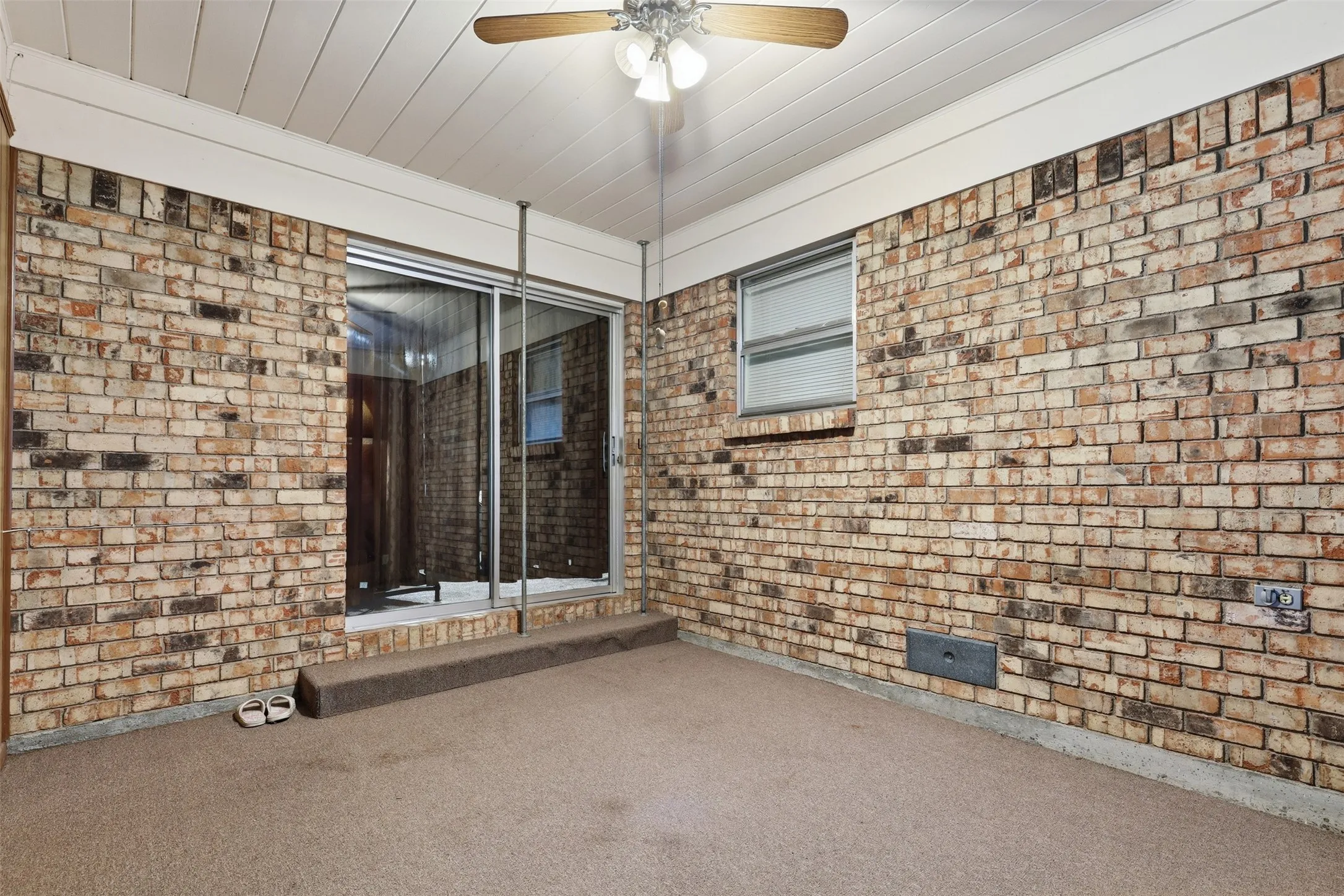 Single Family Residence For Sale in Johnson County , 1117 Sheridan Lane, Cleburne, Texas 76033, 3 Bedroom, 2 Bathroom, 2 Garage spaces, 1,806 Sqft, built in 1966, mls#21313997, Real Estate Agent in Cleburne, Homes For Sale in Johnson county, Homes For Sale in Cleburne, Realtor in Cleburne Texas, Real Estate Brokerage Independent Realty Texas, Luminita Cordes Realtor