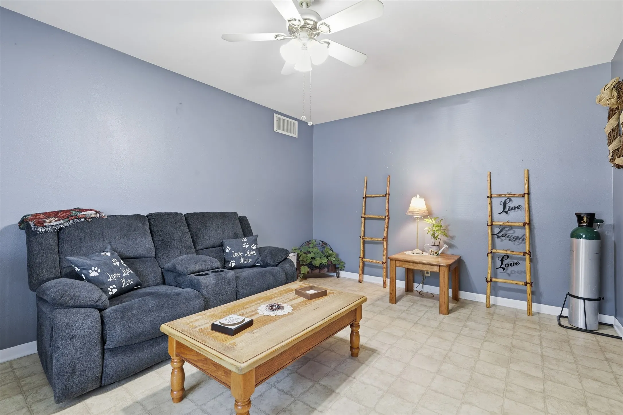 Single Family Residence For Sale in Johnson County , 1117 Sheridan Lane, Cleburne, Texas 76033, 3 Bedroom, 2 Bathroom, 2 Garage spaces, 1,806 Sqft, built in 1966, mls#21313997, Real Estate Agent in Cleburne, Homes For Sale in Johnson county, Homes For Sale in Cleburne, Realtor in Cleburne Texas, Real Estate Brokerage Independent Realty Texas, Luminita Cordes Realtor