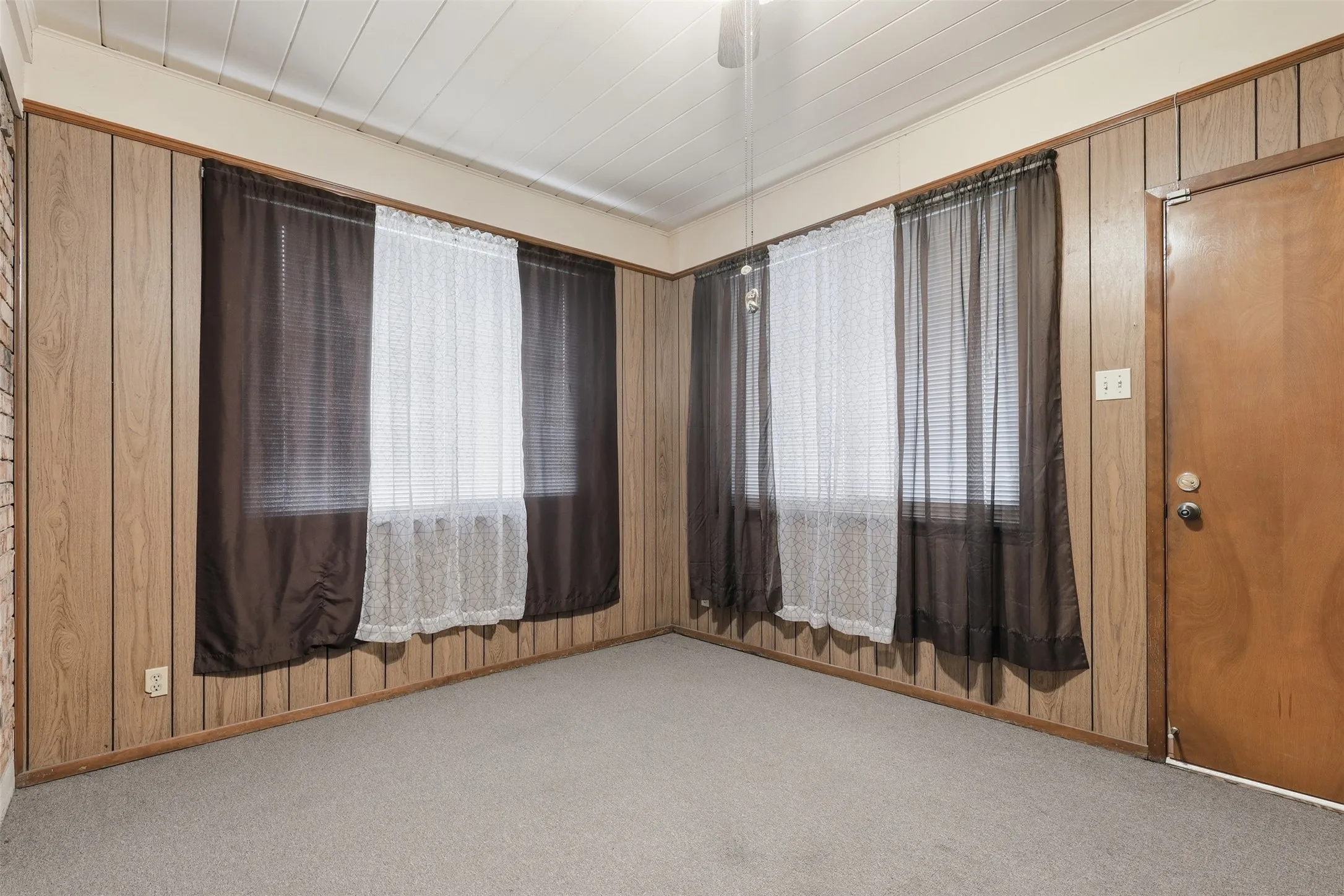 Single Family Residence For Sale in Johnson County , 1117 Sheridan Lane, Cleburne, Texas 76033, 3 Bedroom, 2 Bathroom, 2 Garage spaces, 1,806 Sqft, built in 1966, mls#21313997, Real Estate Agent in Cleburne, Homes For Sale in Johnson county, Homes For Sale in Cleburne, Realtor in Cleburne Texas, Real Estate Brokerage Independent Realty Texas, Luminita Cordes Realtor