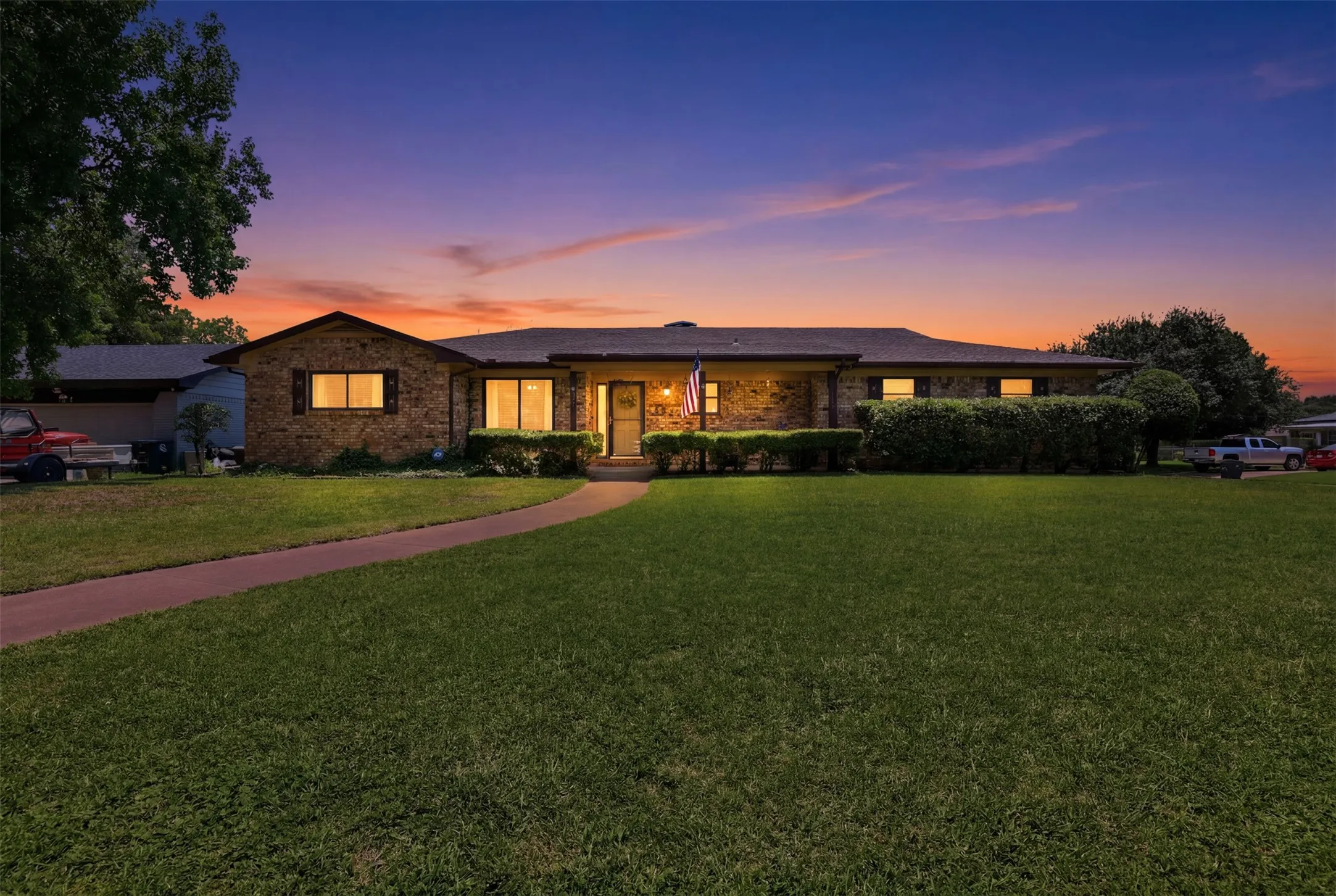 Single Family Residence For Sale in Johnson County , 1117 Sheridan Lane, Cleburne, Texas 76033, 3 Bedroom, 2 Bathroom, 2 Garage spaces, 1,806 Sqft, built in 1966, mls#21313997, Real Estate Agent in Cleburne, Homes For Sale in Johnson county, Homes For Sale in Cleburne, Realtor in Cleburne Texas, Real Estate Brokerage Independent Realty Texas, Luminita Cordes Realtor