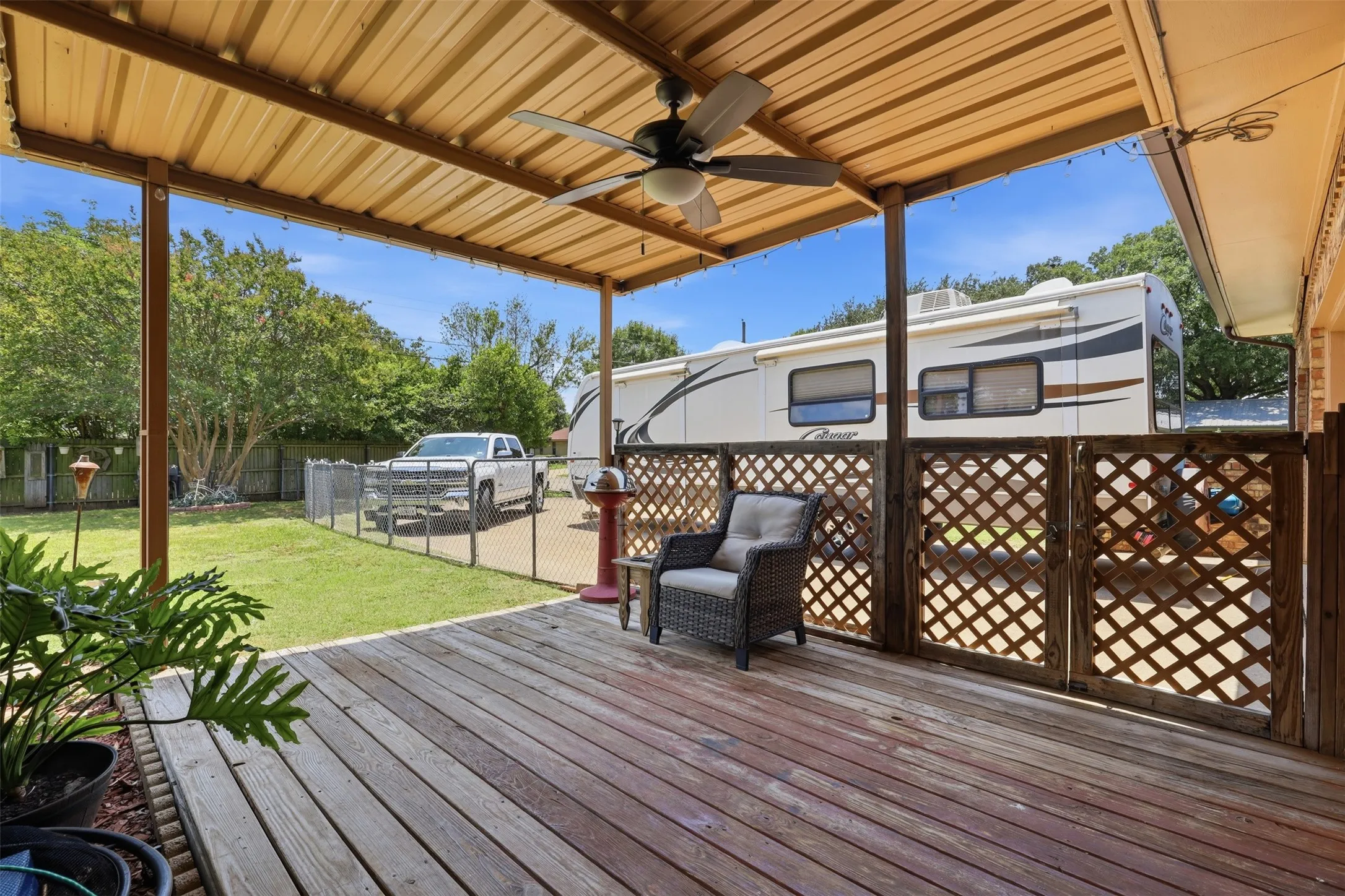 Single Family Residence For Sale in Johnson County , 1117 Sheridan Lane, Cleburne, Texas 76033, 3 Bedroom, 2 Bathroom, 2 Garage spaces, 1,806 Sqft, built in 1966, mls#21313997, Real Estate Agent in Cleburne, Homes For Sale in Johnson county, Homes For Sale in Cleburne, Realtor in Cleburne Texas, Real Estate Brokerage Independent Realty Texas, Luminita Cordes Realtor