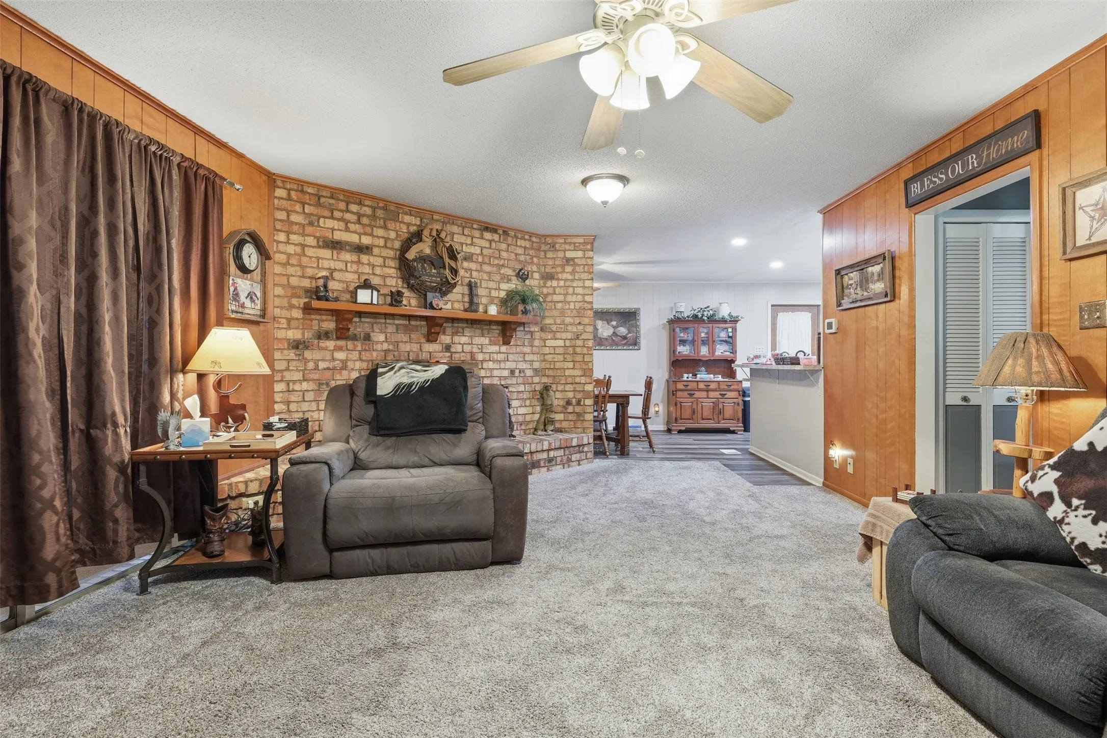 Single Family Residence For Sale in Johnson County , 1117 Sheridan Lane, Cleburne, Texas 76033, 3 Bedroom, 2 Bathroom, 2 Garage spaces, 1,806 Sqft, built in 1966, mls#21313997, Real Estate Agent in Cleburne, Homes For Sale in Johnson county, Homes For Sale in Cleburne, Realtor in Cleburne Texas, Real Estate Brokerage Independent Realty Texas, Luminita Cordes Realtor