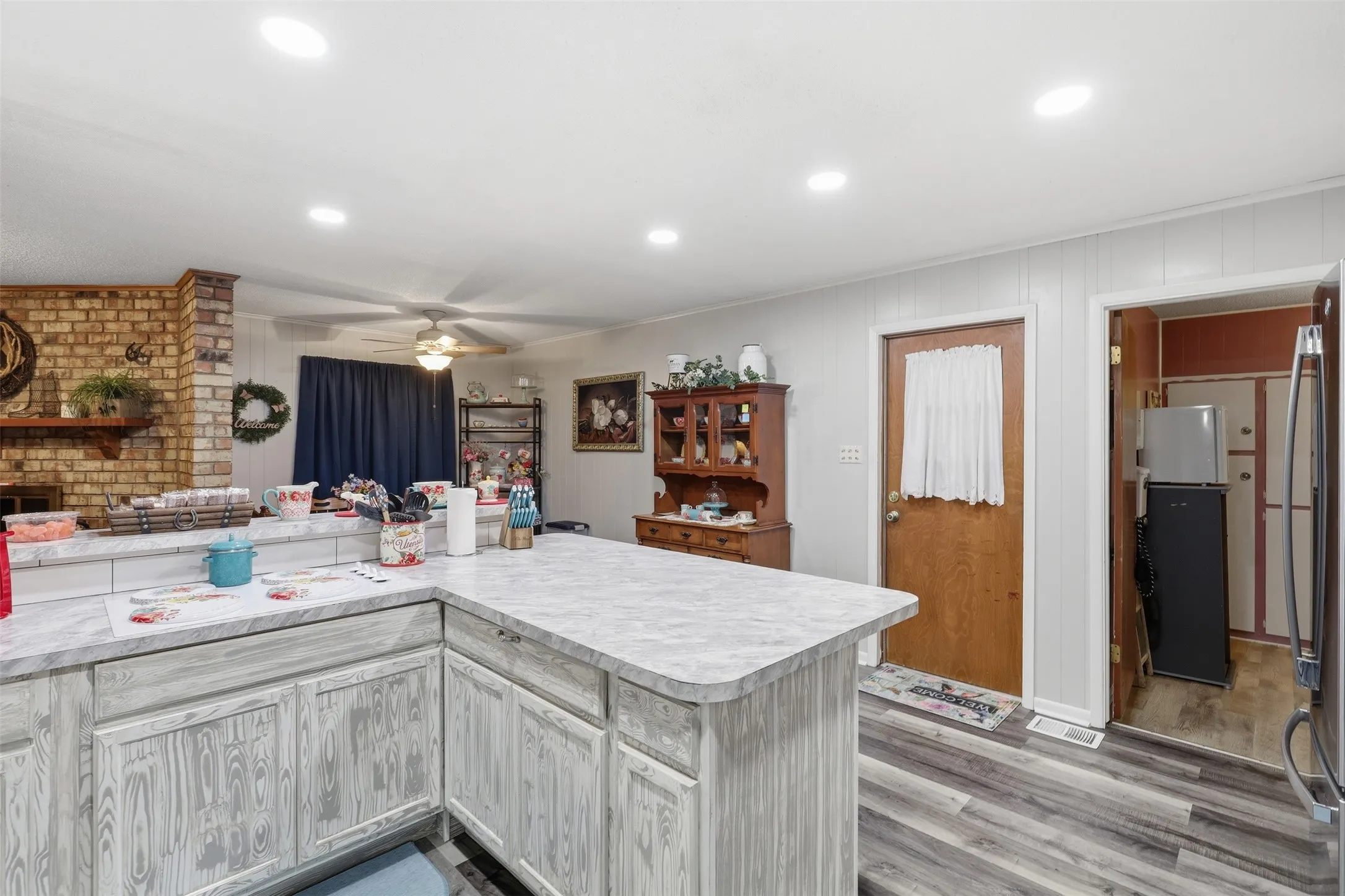 Single Family Residence For Sale in Johnson County , 1117 Sheridan Lane, Cleburne, Texas 76033, 3 Bedroom, 2 Bathroom, 2 Garage spaces, 1,806 Sqft, built in 1966, mls#21313997, Real Estate Agent in Cleburne, Homes For Sale in Johnson county, Homes For Sale in Cleburne, Realtor in Cleburne Texas, Real Estate Brokerage Independent Realty Texas, Luminita Cordes Realtor