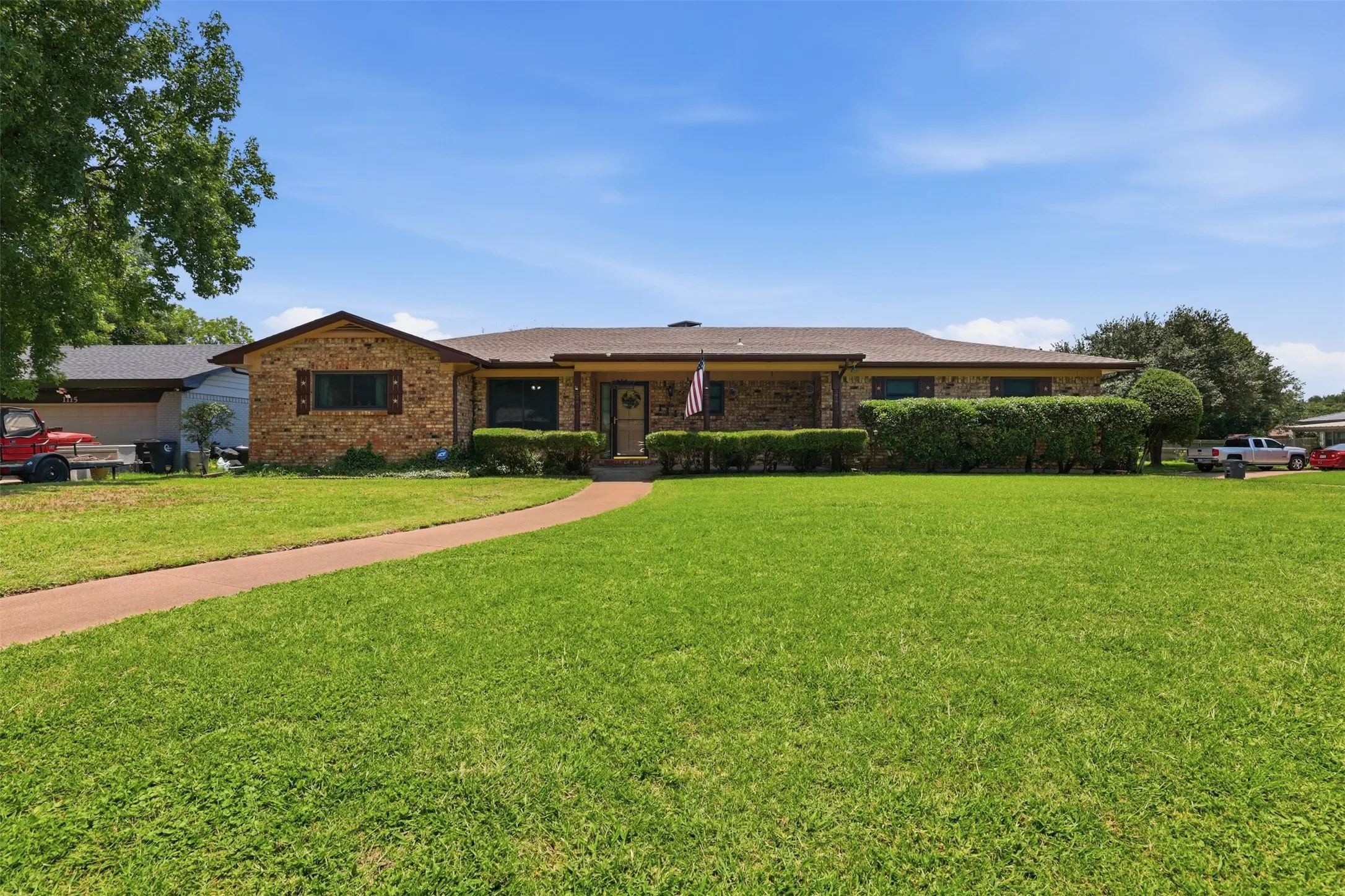 Single Family Residence For Sale in Johnson County , 1117 Sheridan Lane, Cleburne, Texas 76033, 3 Bedroom, 2 Bathroom, 2 Garage spaces, 1,806 Sqft, built in 1966, mls#21313997, Real Estate Agent in Cleburne, Homes For Sale in Johnson county, Homes For Sale in Cleburne, Realtor in Cleburne Texas, Real Estate Brokerage Independent Realty Texas, Luminita Cordes Realtor