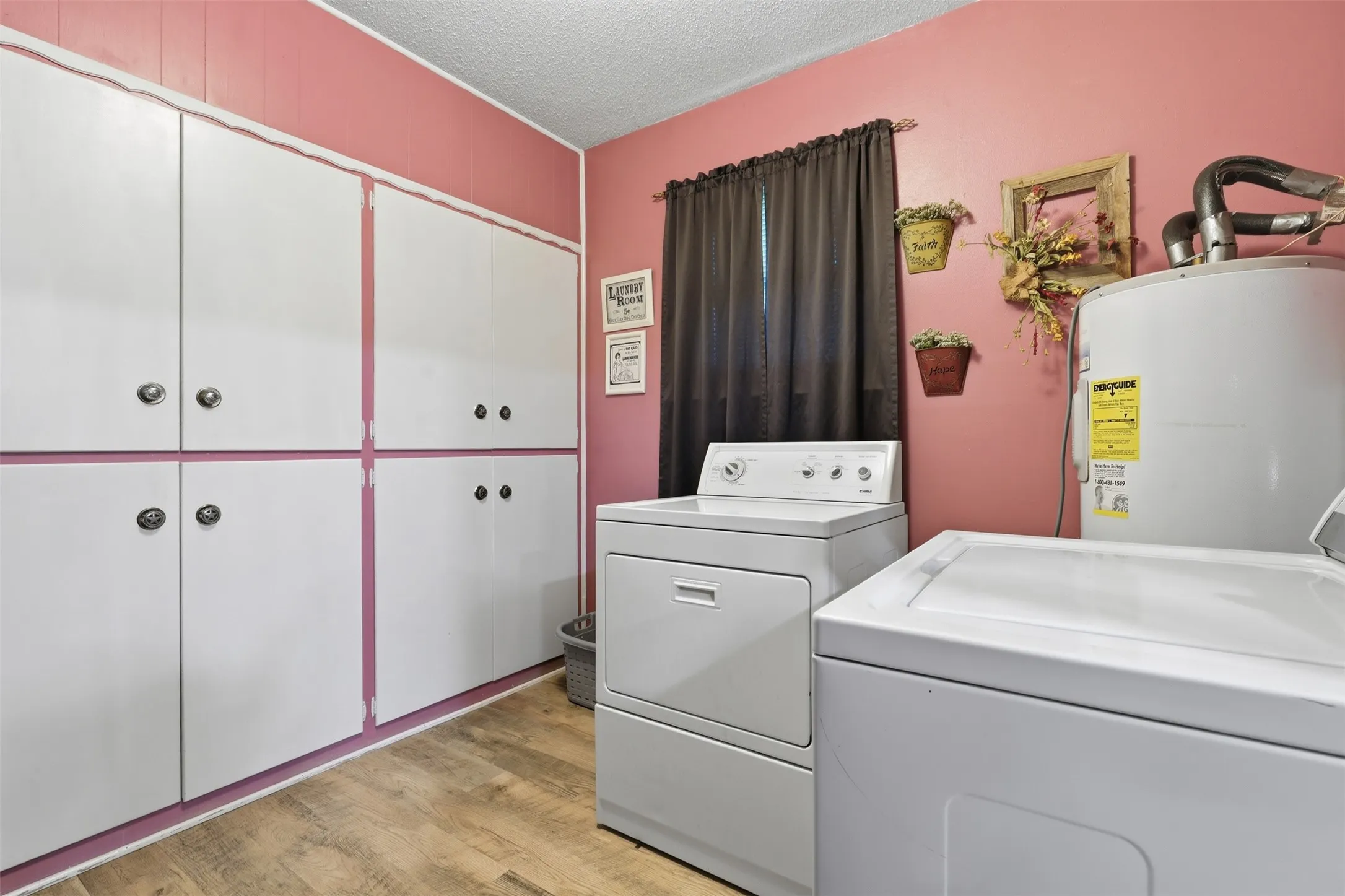 Single Family Residence For Sale in Johnson County , 1117 Sheridan Lane, Cleburne, Texas 76033, 3 Bedroom, 2 Bathroom, 2 Garage spaces, 1,806 Sqft, built in 1966, mls#21313997, Real Estate Agent in Cleburne, Homes For Sale in Johnson county, Homes For Sale in Cleburne, Realtor in Cleburne Texas, Real Estate Brokerage Independent Realty Texas, Luminita Cordes Realtor