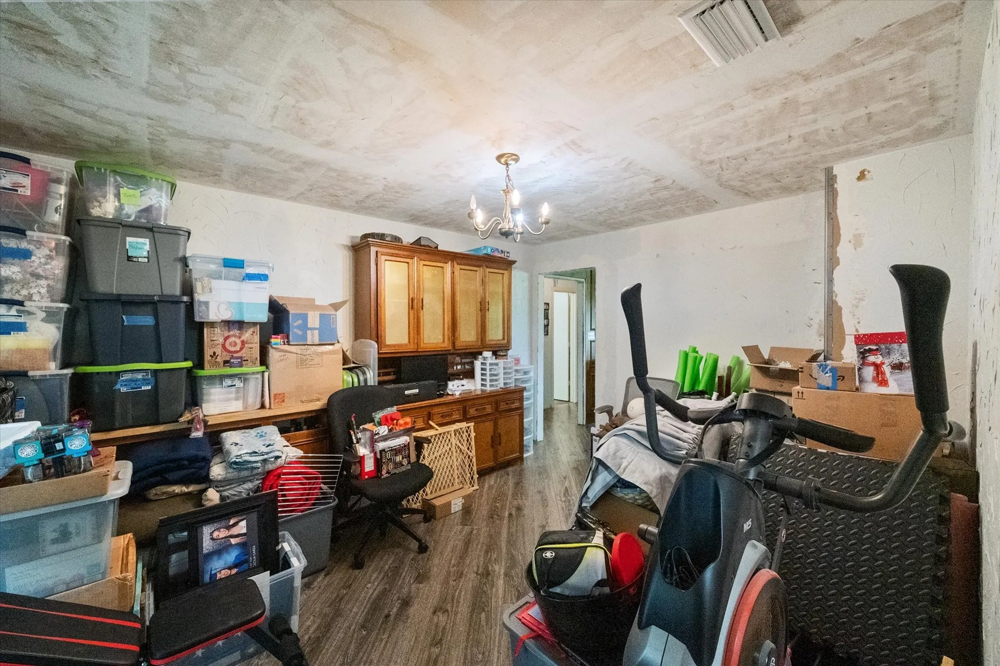 This dining room would be IDEAL as an office or game room.