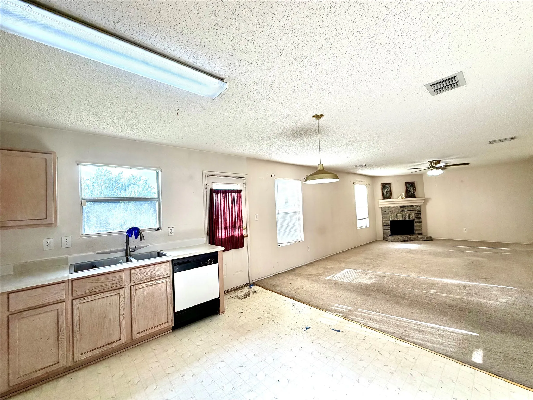 Single Family Residence For Sale in Dallas County , 1257 Regal Drive, Garland, Texas 75040, 4 Bedroom, 3 Bathroom, 2 Garage spaces, 2,792 Sqft, built in 1997, mls#21311241, Real Estate Agent in Garland, Homes For Sale in Dallas county, Homes For Sale in Garland, Realtor in Garland Texas, Real Estate Brokerage Independent Realty Texas, Luminita Cordes Realtor