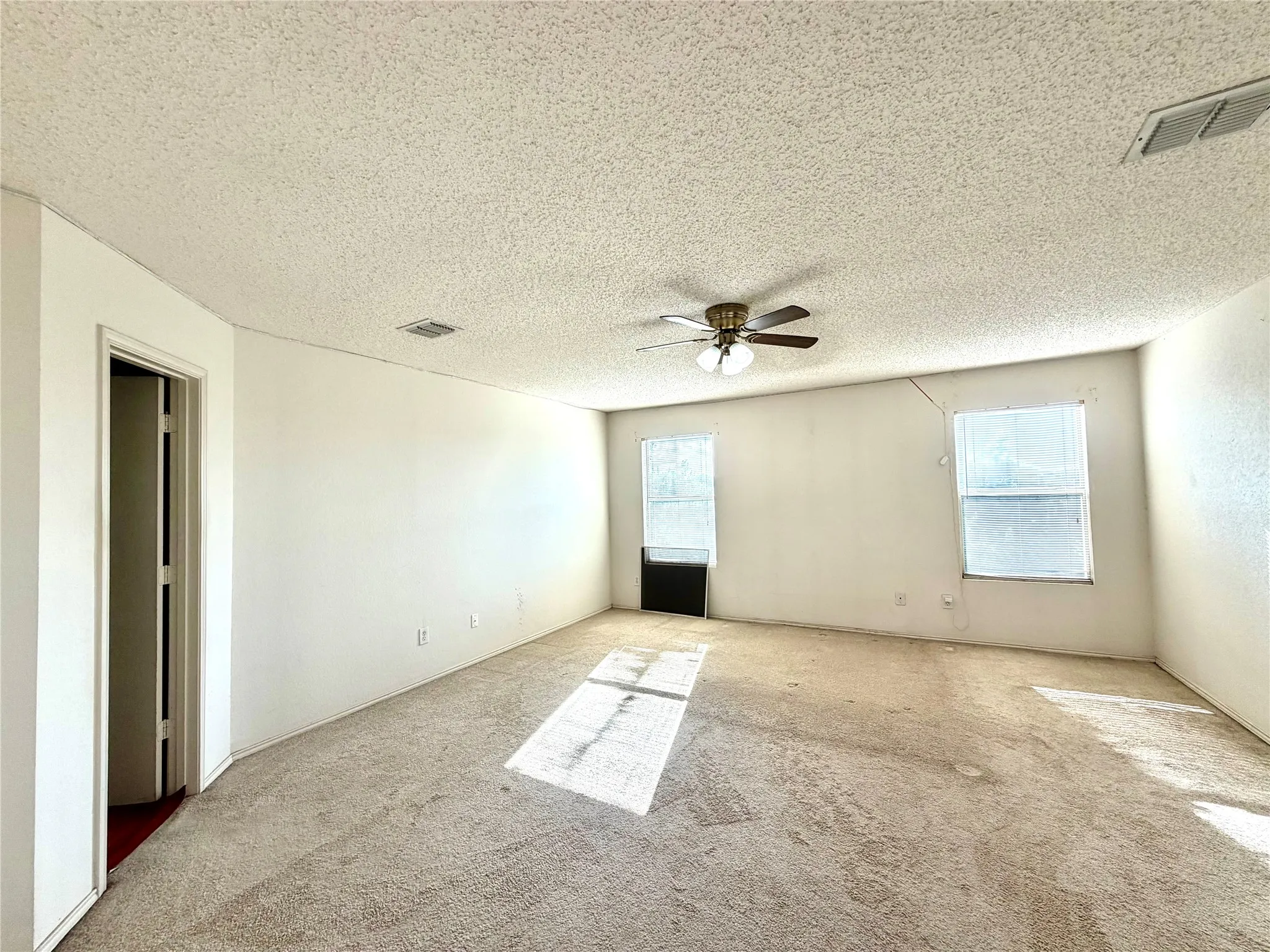 Single Family Residence For Sale in Dallas County , 1257 Regal Drive, Garland, Texas 75040, 4 Bedroom, 3 Bathroom, 2 Garage spaces, 2,792 Sqft, built in 1997, mls#21311241, Real Estate Agent in Garland, Homes For Sale in Dallas county, Homes For Sale in Garland, Realtor in Garland Texas, Real Estate Brokerage Independent Realty Texas, Luminita Cordes Realtor