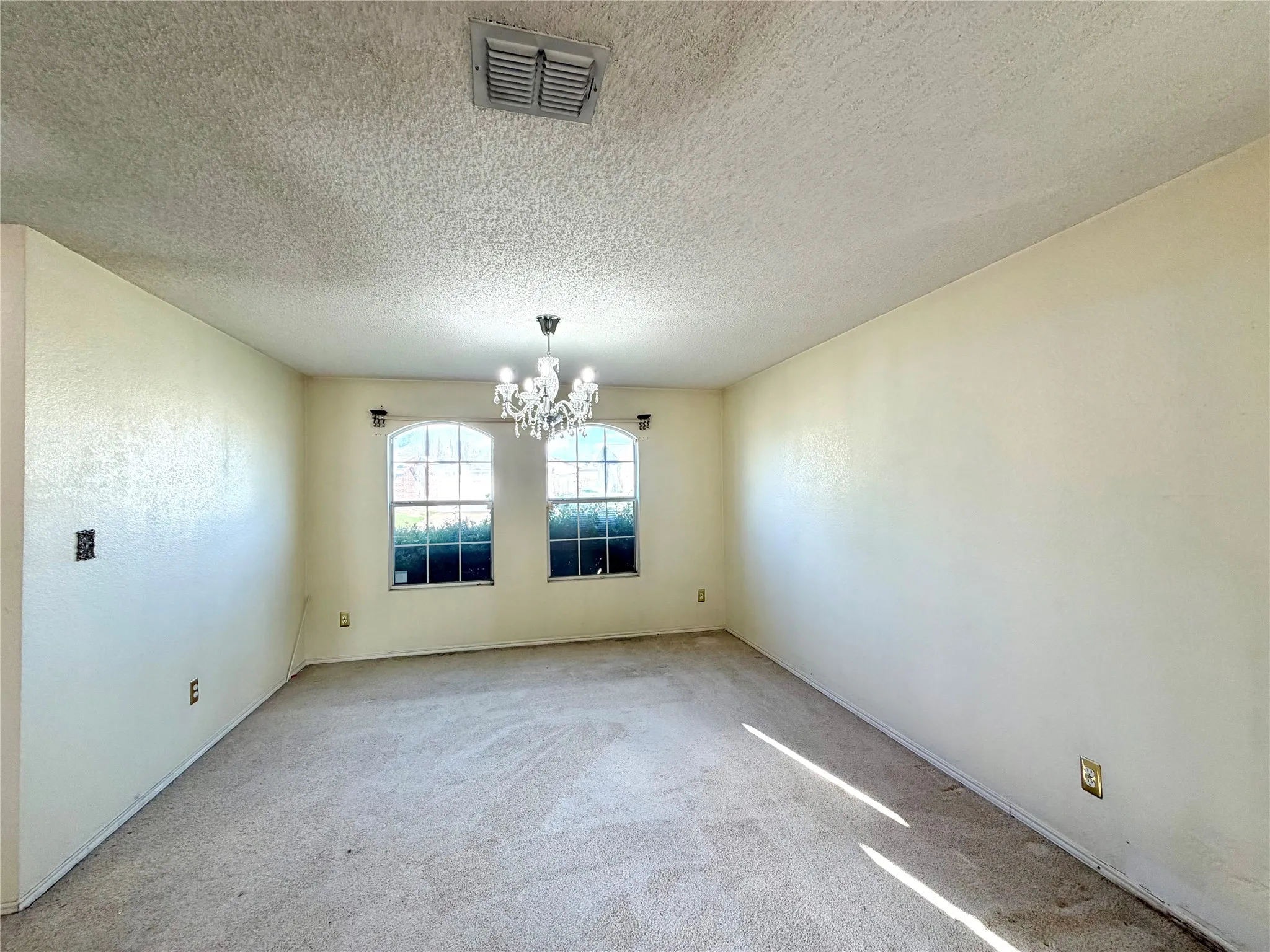 Single Family Residence For Sale in Dallas County , 1257 Regal Drive, Garland, Texas 75040, 4 Bedroom, 3 Bathroom, 2 Garage spaces, 2,792 Sqft, built in 1997, mls#21311241, Real Estate Agent in Garland, Homes For Sale in Dallas county, Homes For Sale in Garland, Realtor in Garland Texas, Real Estate Brokerage Independent Realty Texas, Luminita Cordes Realtor