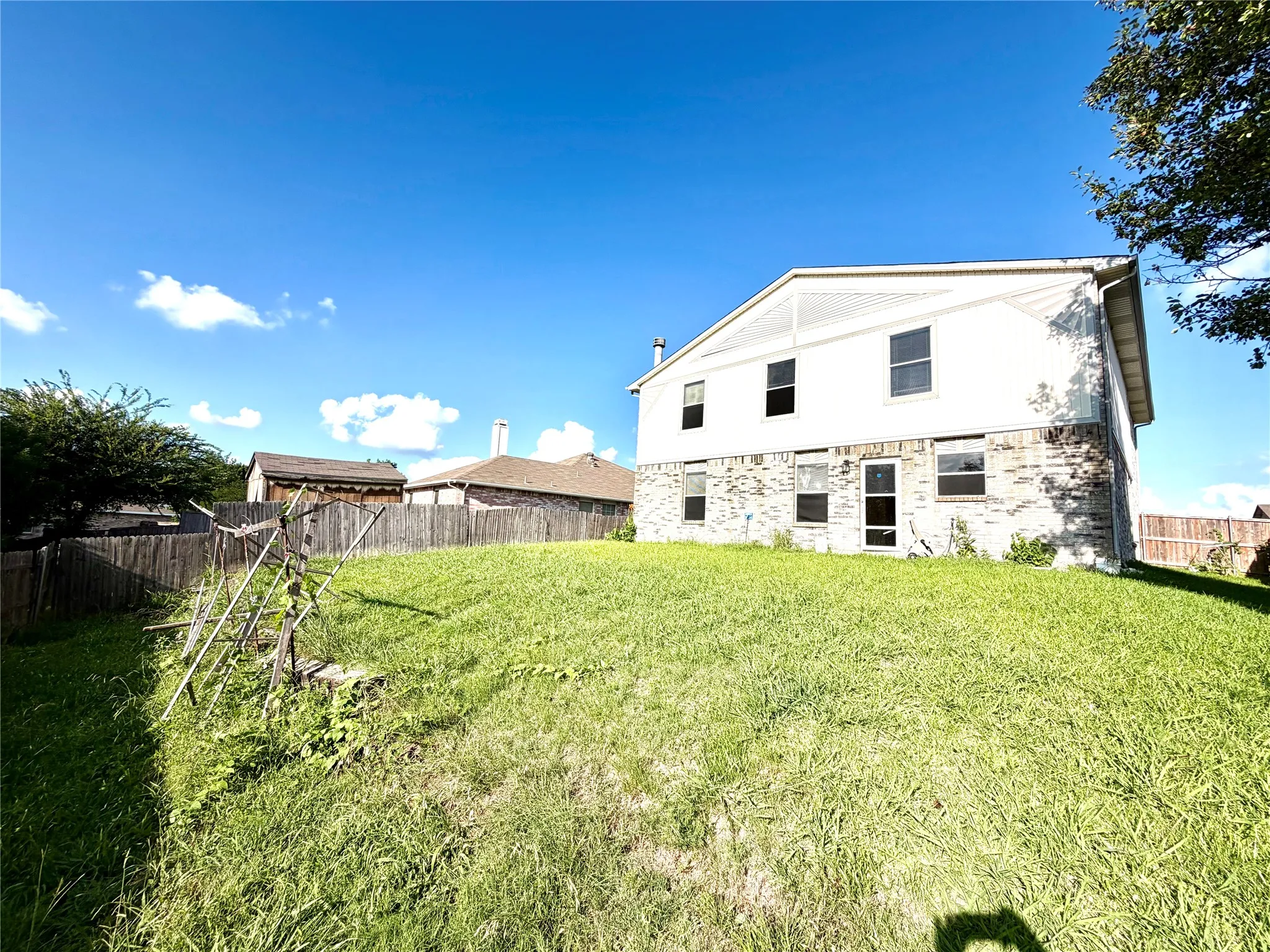 Single Family Residence For Sale in Dallas County , 1257 Regal Drive, Garland, Texas 75040, 4 Bedroom, 3 Bathroom, 2 Garage spaces, 2,792 Sqft, built in 1997, mls#21311241, Real Estate Agent in Garland, Homes For Sale in Dallas county, Homes For Sale in Garland, Realtor in Garland Texas, Real Estate Brokerage Independent Realty Texas, Luminita Cordes Realtor