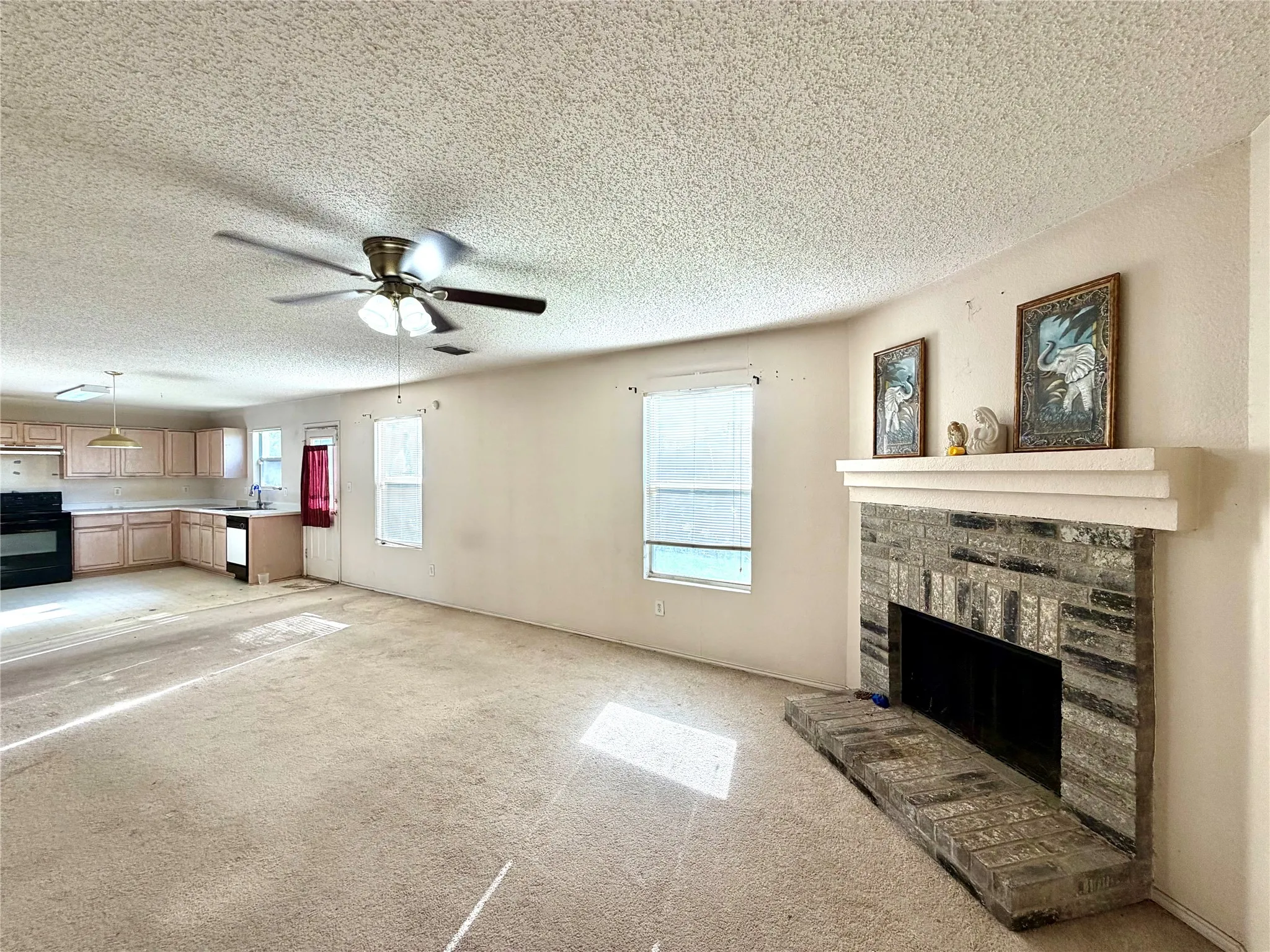 Single Family Residence For Sale in Dallas County , 1257 Regal Drive, Garland, Texas 75040, 4 Bedroom, 3 Bathroom, 2 Garage spaces, 2,792 Sqft, built in 1997, mls#21311241, Real Estate Agent in Garland, Homes For Sale in Dallas county, Homes For Sale in Garland, Realtor in Garland Texas, Real Estate Brokerage Independent Realty Texas, Luminita Cordes Realtor