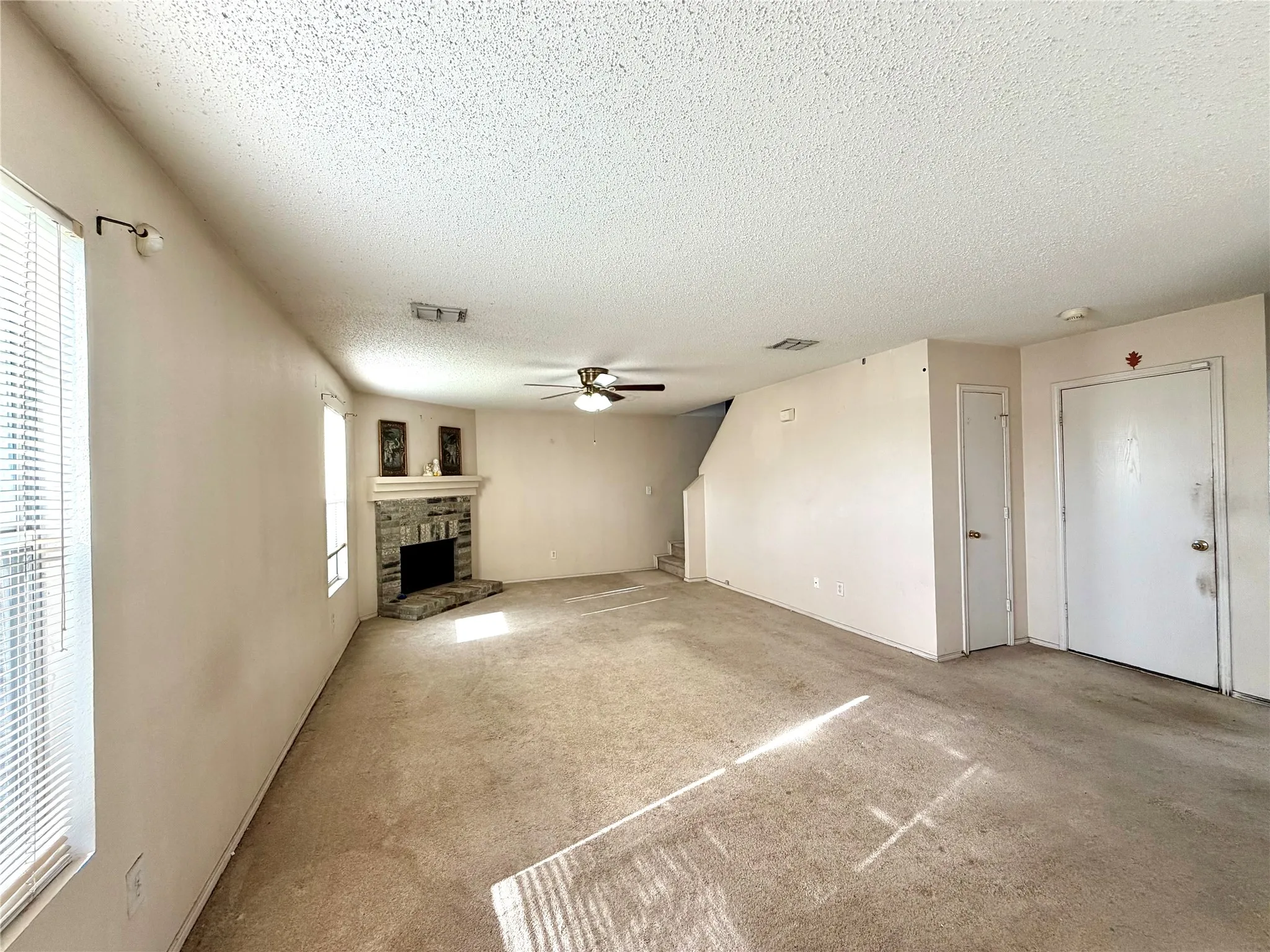 Single Family Residence For Sale in Dallas County , 1257 Regal Drive, Garland, Texas 75040, 4 Bedroom, 3 Bathroom, 2 Garage spaces, 2,792 Sqft, built in 1997, mls#21311241, Real Estate Agent in Garland, Homes For Sale in Dallas county, Homes For Sale in Garland, Realtor in Garland Texas, Real Estate Brokerage Independent Realty Texas, Luminita Cordes Realtor