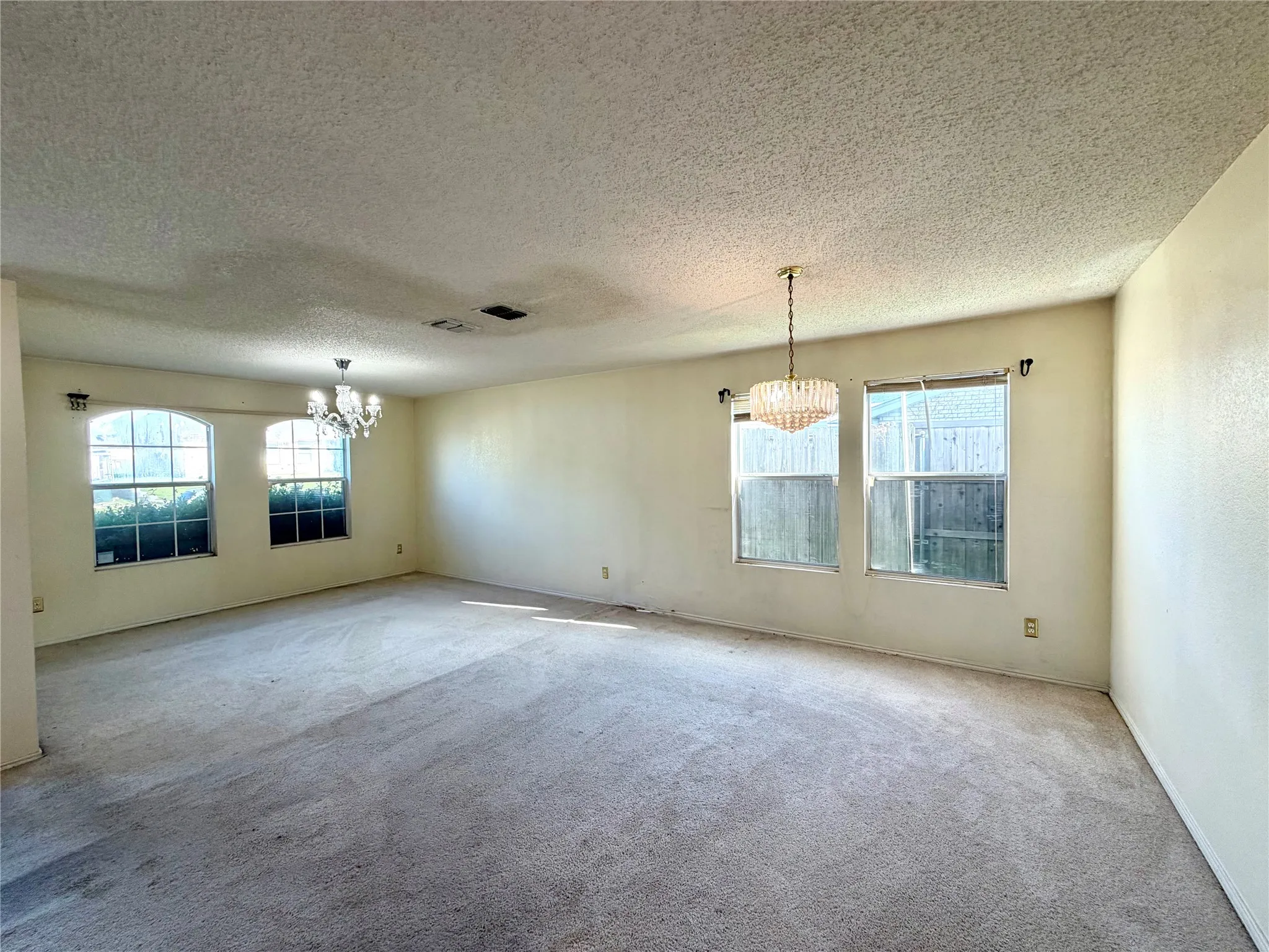 Single Family Residence For Sale in Dallas County , 1257 Regal Drive, Garland, Texas 75040, 4 Bedroom, 3 Bathroom, 2 Garage spaces, 2,792 Sqft, built in 1997, mls#21311241, Real Estate Agent in Garland, Homes For Sale in Dallas county, Homes For Sale in Garland, Realtor in Garland Texas, Real Estate Brokerage Independent Realty Texas, Luminita Cordes Realtor