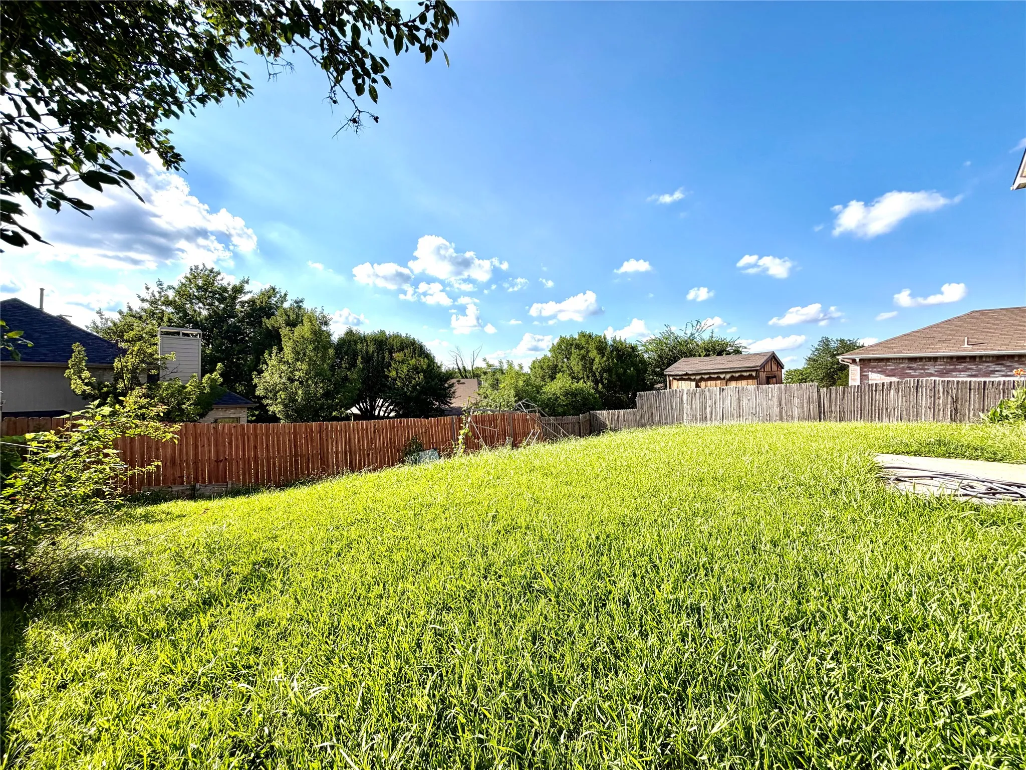 Single Family Residence For Sale in Dallas County , 1257 Regal Drive, Garland, Texas 75040, 4 Bedroom, 3 Bathroom, 2 Garage spaces, 2,792 Sqft, built in 1997, mls#21311241, Real Estate Agent in Garland, Homes For Sale in Dallas county, Homes For Sale in Garland, Realtor in Garland Texas, Real Estate Brokerage Independent Realty Texas, Luminita Cordes Realtor