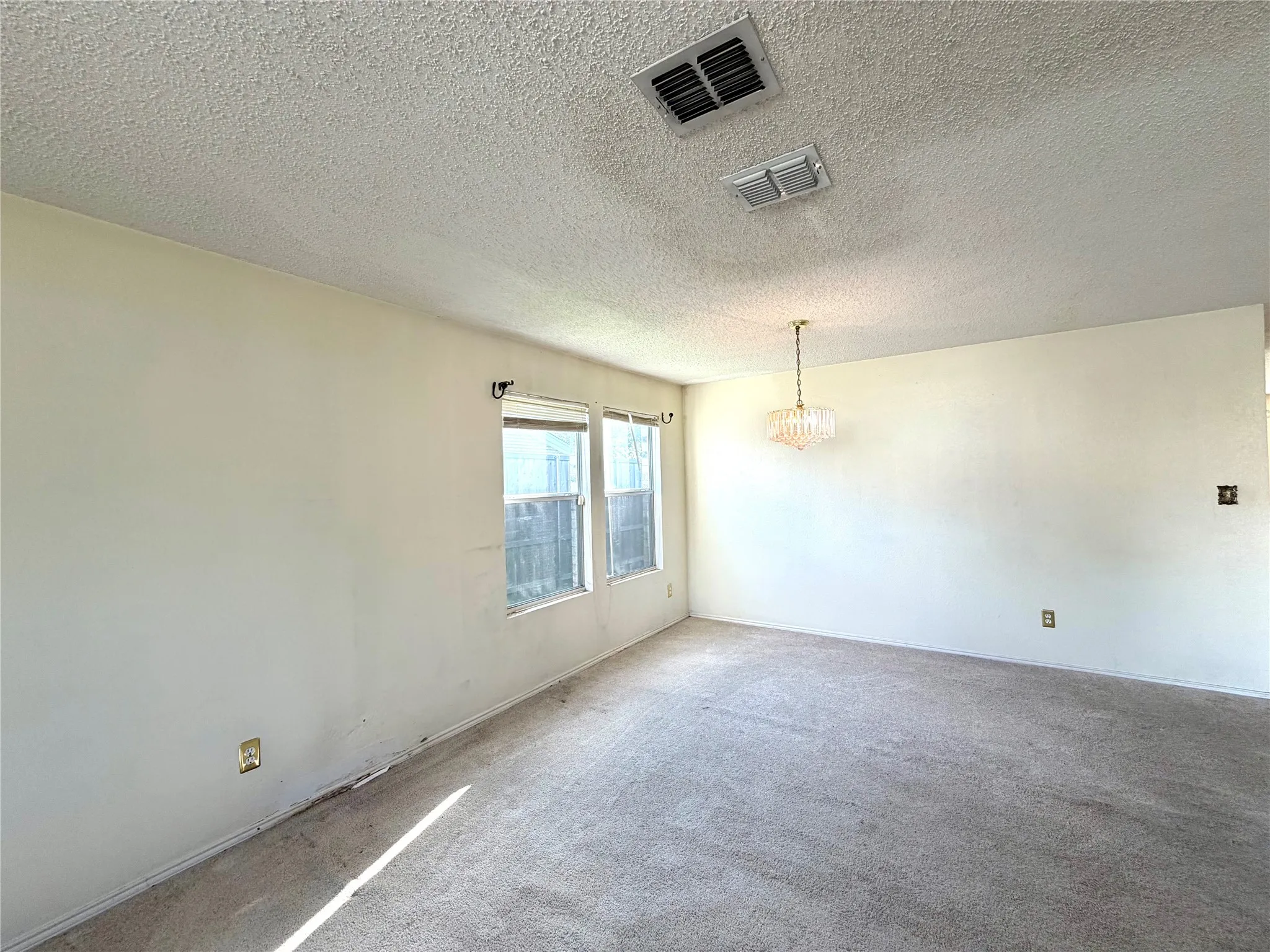 Single Family Residence For Sale in Dallas County , 1257 Regal Drive, Garland, Texas 75040, 4 Bedroom, 3 Bathroom, 2 Garage spaces, 2,792 Sqft, built in 1997, mls#21311241, Real Estate Agent in Garland, Homes For Sale in Dallas county, Homes For Sale in Garland, Realtor in Garland Texas, Real Estate Brokerage Independent Realty Texas, Luminita Cordes Realtor