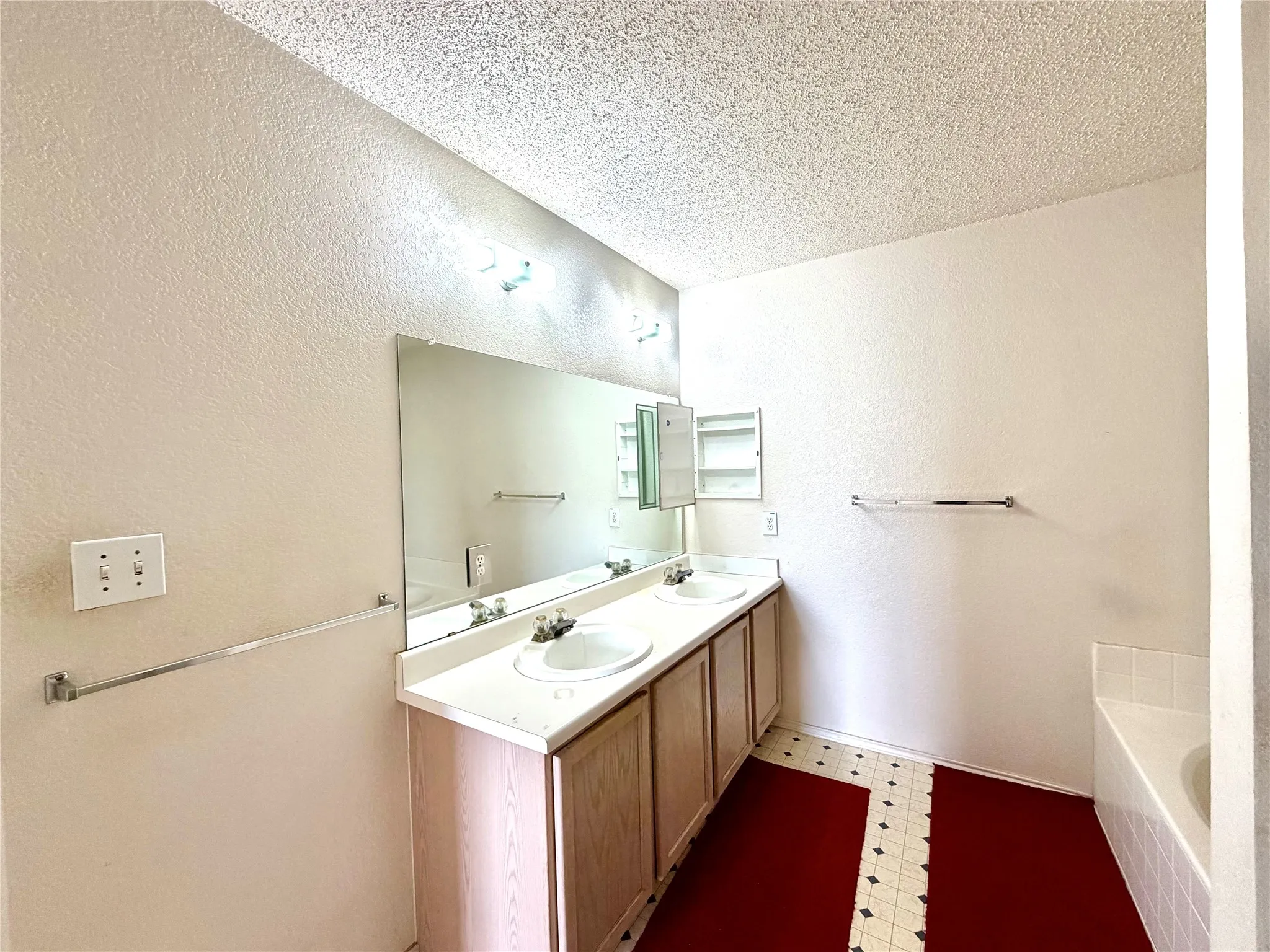 Single Family Residence For Sale in Dallas County , 1257 Regal Drive, Garland, Texas 75040, 4 Bedroom, 3 Bathroom, 2 Garage spaces, 2,792 Sqft, built in 1997, mls#21311241, Real Estate Agent in Garland, Homes For Sale in Dallas county, Homes For Sale in Garland, Realtor in Garland Texas, Real Estate Brokerage Independent Realty Texas, Luminita Cordes Realtor