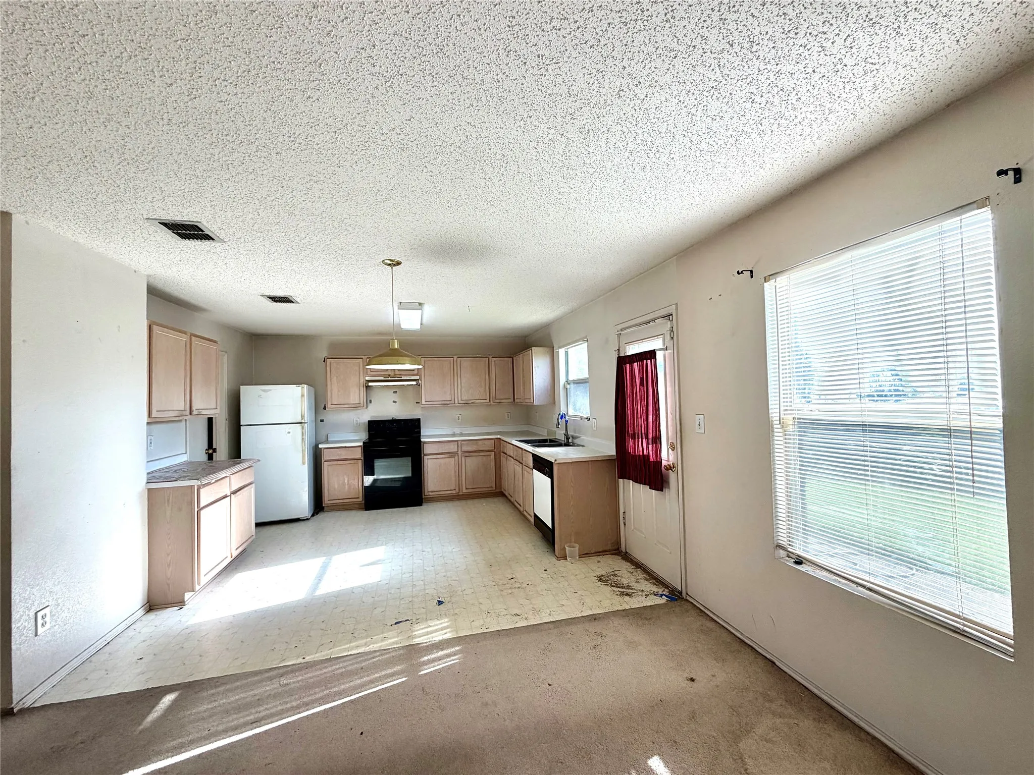 Single Family Residence For Sale in Dallas County , 1257 Regal Drive, Garland, Texas 75040, 4 Bedroom, 3 Bathroom, 2 Garage spaces, 2,792 Sqft, built in 1997, mls#21311241, Real Estate Agent in Garland, Homes For Sale in Dallas county, Homes For Sale in Garland, Realtor in Garland Texas, Real Estate Brokerage Independent Realty Texas, Luminita Cordes Realtor