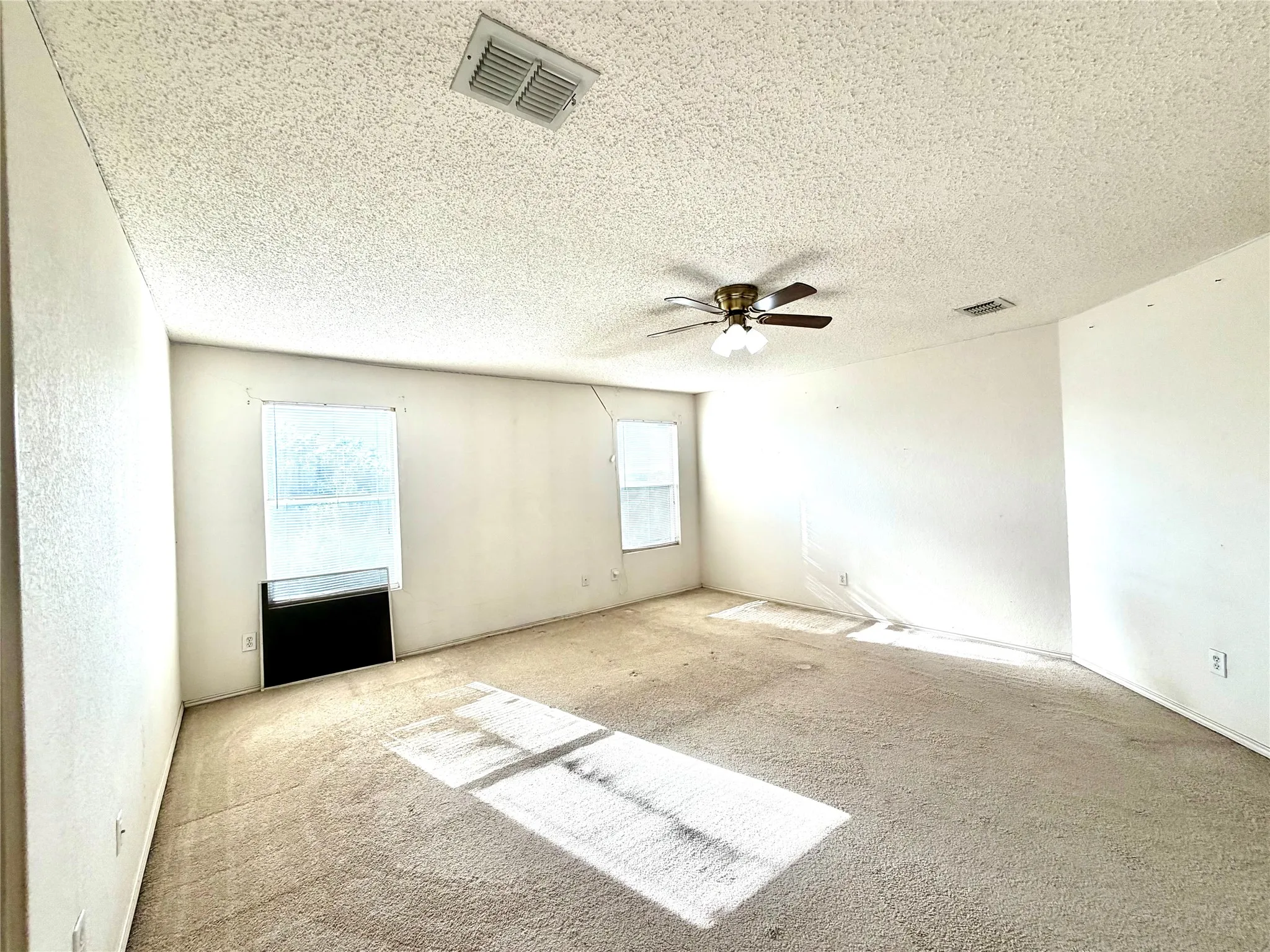 Single Family Residence For Sale in Dallas County , 1257 Regal Drive, Garland, Texas 75040, 4 Bedroom, 3 Bathroom, 2 Garage spaces, 2,792 Sqft, built in 1997, mls#21311241, Real Estate Agent in Garland, Homes For Sale in Dallas county, Homes For Sale in Garland, Realtor in Garland Texas, Real Estate Brokerage Independent Realty Texas, Luminita Cordes Realtor
