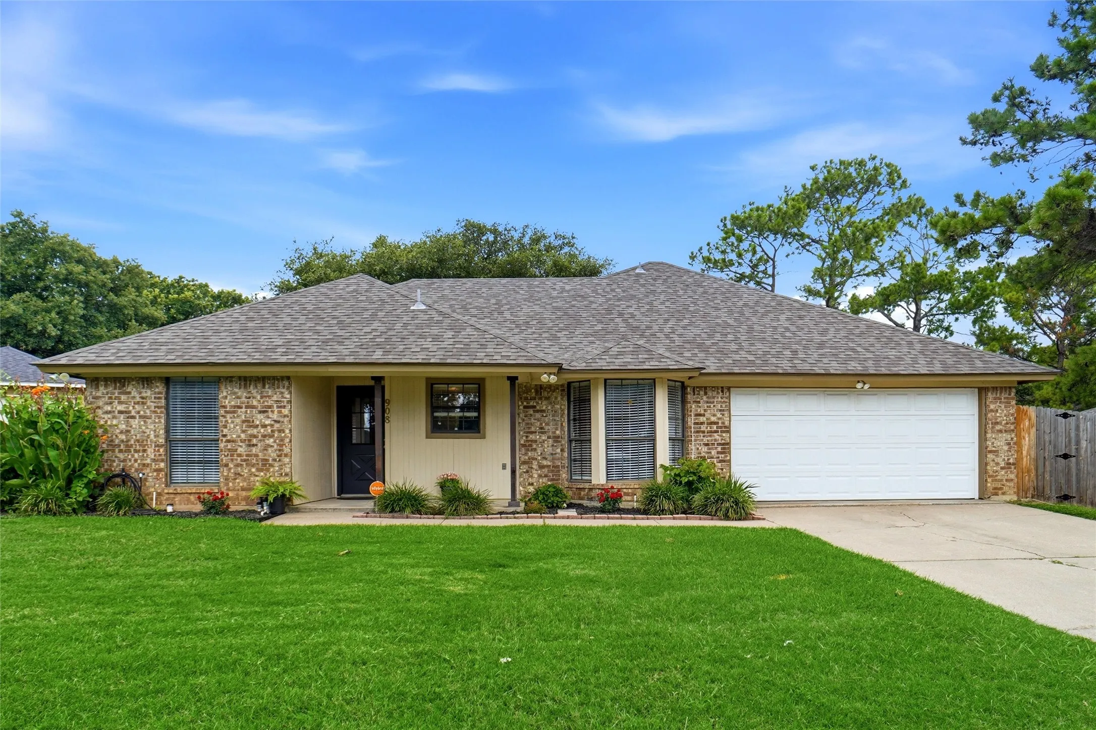Single Family Residence For Sale in Tarrant County , 908 Santa Fe Trail, Keller, Texas 76248, 3 Bedroom, 2 Bathroom, 2 Garage spaces, 1,426 Sqft, built in 1984, mls#21309499, Real Estate Agent in Keller, Homes For Sale in Tarrant county, Homes For Sale in Keller, Realtor in Keller Texas, Real Estate Brokerage Independent Realty Texas, Luminita Cordes Realtor