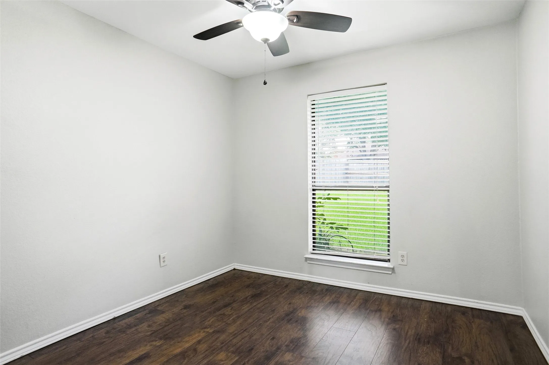 Single Family Residence For Sale in Tarrant County , 908 Santa Fe Trail, Keller, Texas 76248, 3 Bedroom, 2 Bathroom, 2 Garage spaces, 1,426 Sqft, built in 1984, mls#21309499, Real Estate Agent in Keller, Homes For Sale in Tarrant county, Homes For Sale in Keller, Realtor in Keller Texas, Real Estate Brokerage Independent Realty Texas, Luminita Cordes Realtor