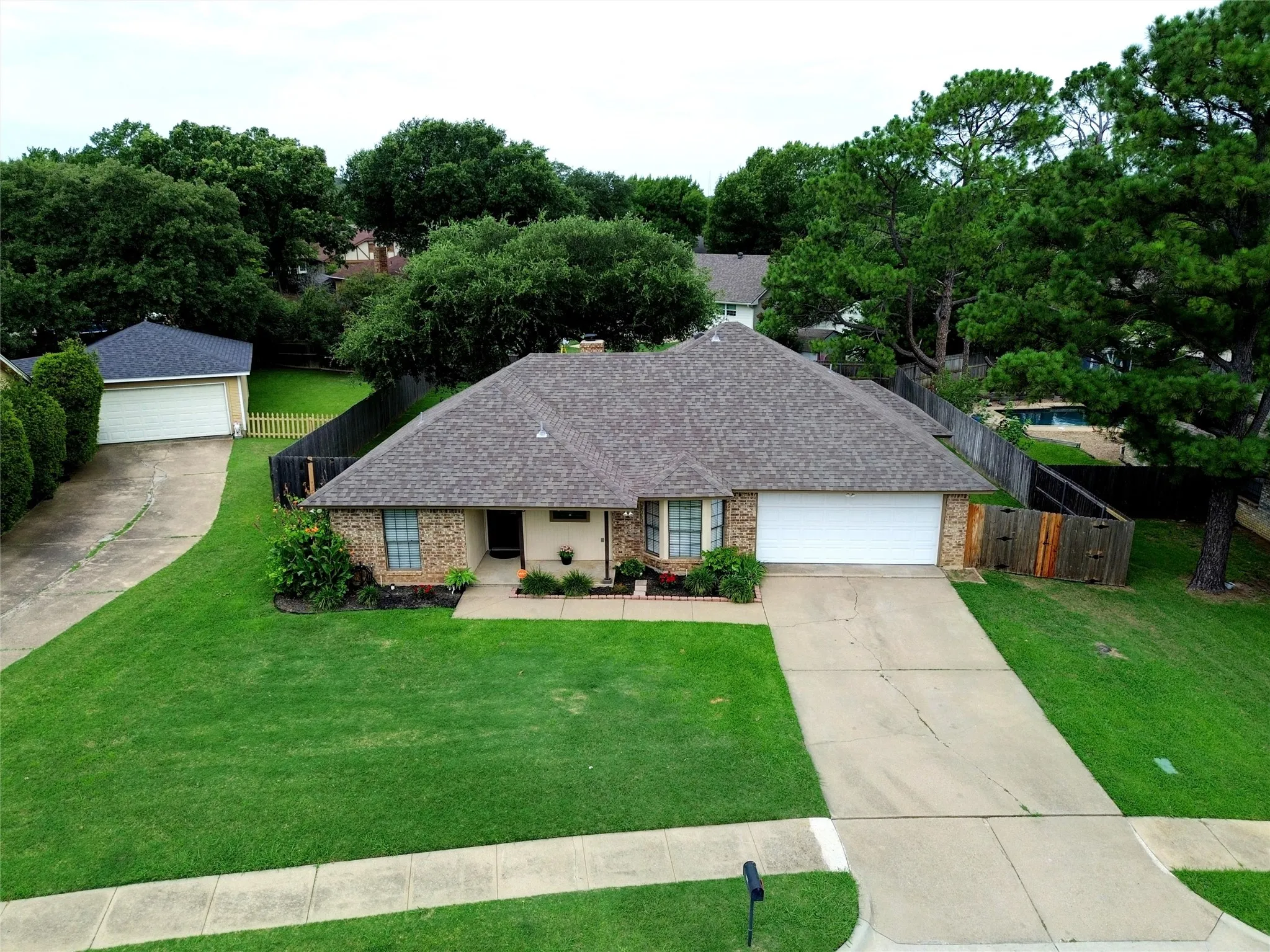 Single Family Residence For Sale in Tarrant County , 908 Santa Fe Trail, Keller, Texas 76248, 3 Bedroom, 2 Bathroom, 2 Garage spaces, 1,426 Sqft, built in 1984, mls#21309499, Real Estate Agent in Keller, Homes For Sale in Tarrant county, Homes For Sale in Keller, Realtor in Keller Texas, Real Estate Brokerage Independent Realty Texas, Luminita Cordes Realtor