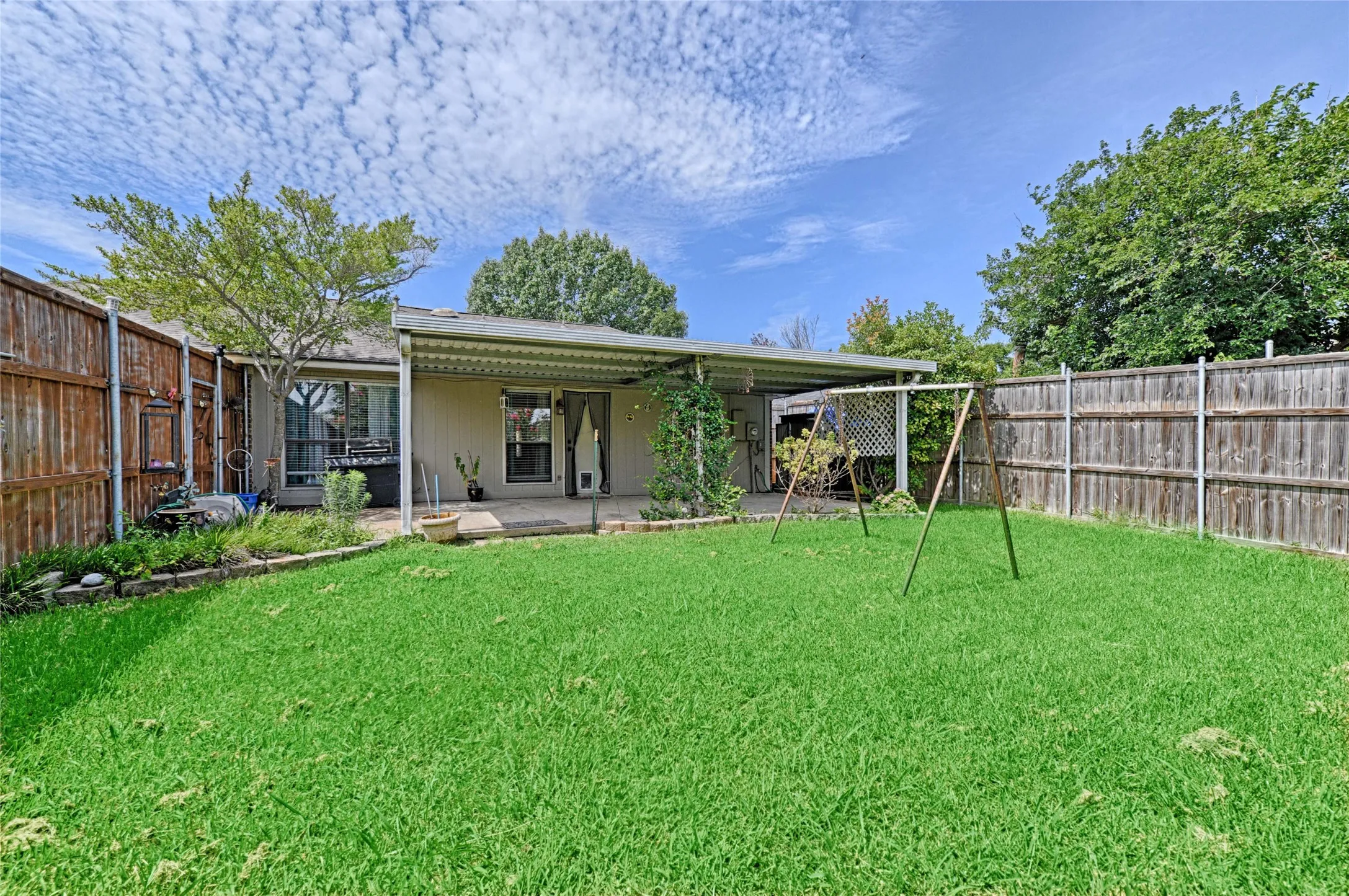 Single Family Residence For Sale in Dallas County , 923 Courtney, Mesquite, Texas 75150, 3 Bedroom, 2 Bathroom, 2 Garage spaces, 1,393 Sqft, built in 1984, mls#21286636, Real Estate Agent in Mesquite, Homes For Sale in Dallas county, Homes For Sale in Mesquite, Realtor in Mesquite Texas, Real Estate Brokerage Independent Realty Texas, Luminita Cordes Realtor