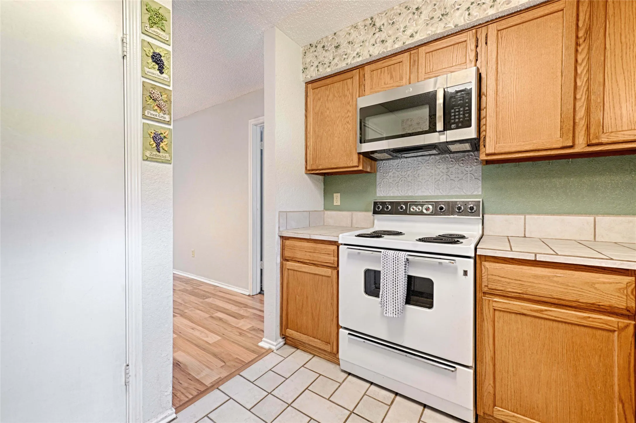 Single Family Residence For Sale in Dallas County , 923 Courtney, Mesquite, Texas 75150, 3 Bedroom, 2 Bathroom, 2 Garage spaces, 1,393 Sqft, built in 1984, mls#21286636, Real Estate Agent in Mesquite, Homes For Sale in Dallas county, Homes For Sale in Mesquite, Realtor in Mesquite Texas, Real Estate Brokerage Independent Realty Texas, Luminita Cordes Realtor