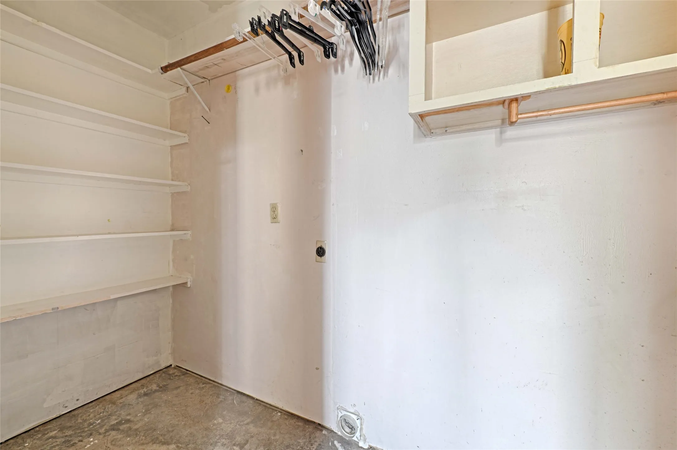 Single Family Residence For Sale in Dallas County , 923 Courtney, Mesquite, Texas 75150, 3 Bedroom, 2 Bathroom, 2 Garage spaces, 1,393 Sqft, built in 1984, mls#21286636, Real Estate Agent in Mesquite, Homes For Sale in Dallas county, Homes For Sale in Mesquite, Realtor in Mesquite Texas, Real Estate Brokerage Independent Realty Texas, Luminita Cordes Realtor