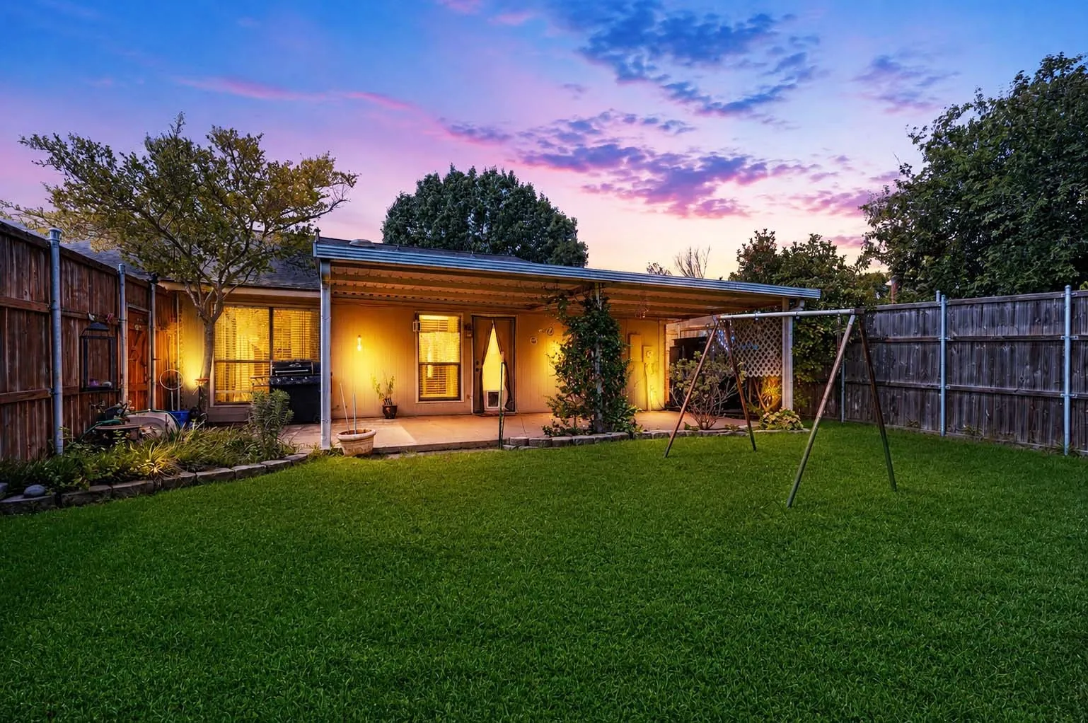 Single Family Residence For Sale in Dallas County , 923 Courtney, Mesquite, Texas 75150, 3 Bedroom, 2 Bathroom, 2 Garage spaces, 1,393 Sqft, built in 1984, mls#21286636, Real Estate Agent in Mesquite, Homes For Sale in Dallas county, Homes For Sale in Mesquite, Realtor in Mesquite Texas, Real Estate Brokerage Independent Realty Texas, Luminita Cordes Realtor