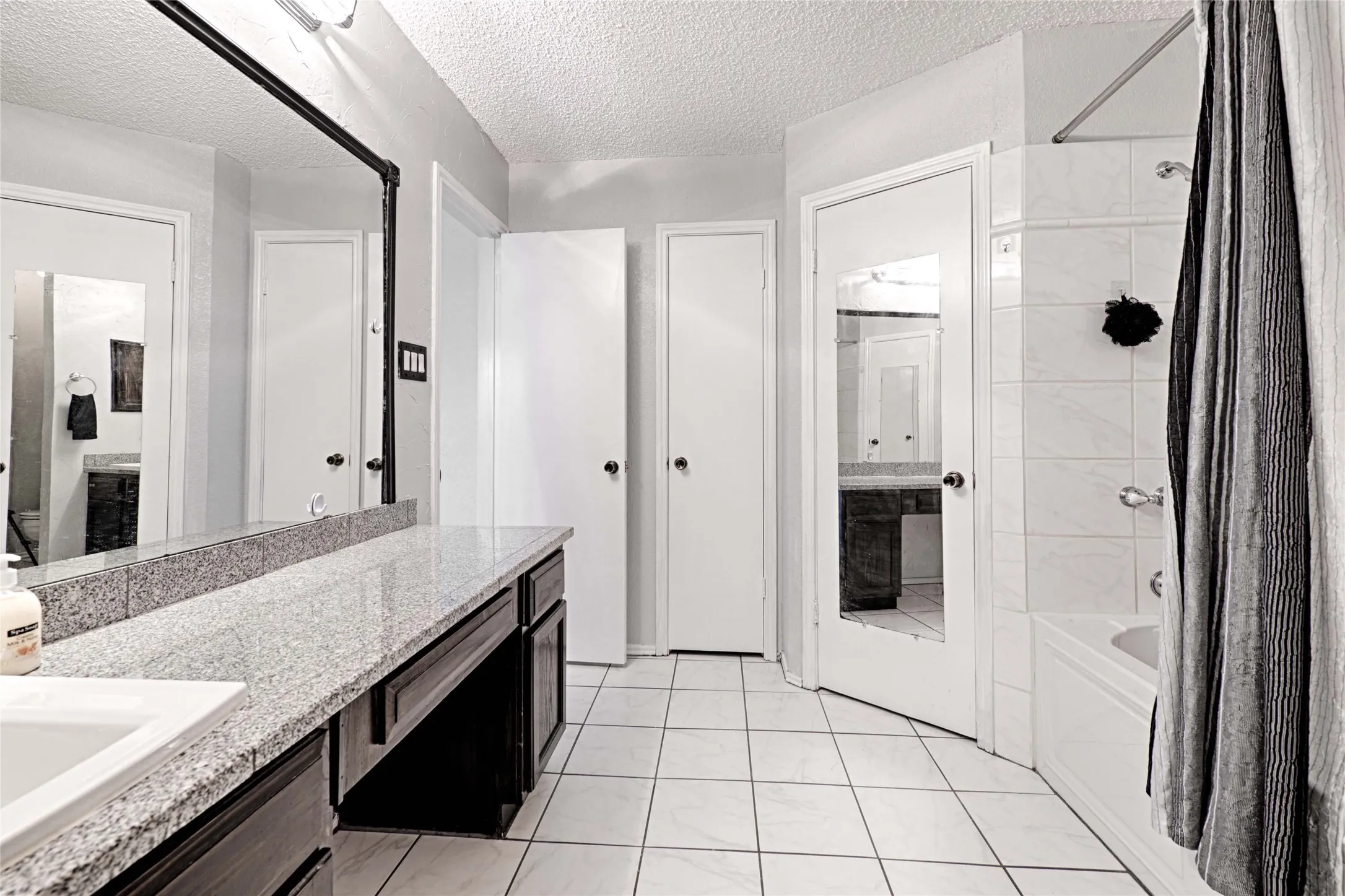 Single Family Residence For Sale in Dallas County , 923 Courtney, Mesquite, Texas 75150, 3 Bedroom, 2 Bathroom, 2 Garage spaces, 1,393 Sqft, built in 1984, mls#21286636, Real Estate Agent in Mesquite, Homes For Sale in Dallas county, Homes For Sale in Mesquite, Realtor in Mesquite Texas, Real Estate Brokerage Independent Realty Texas, Luminita Cordes Realtor