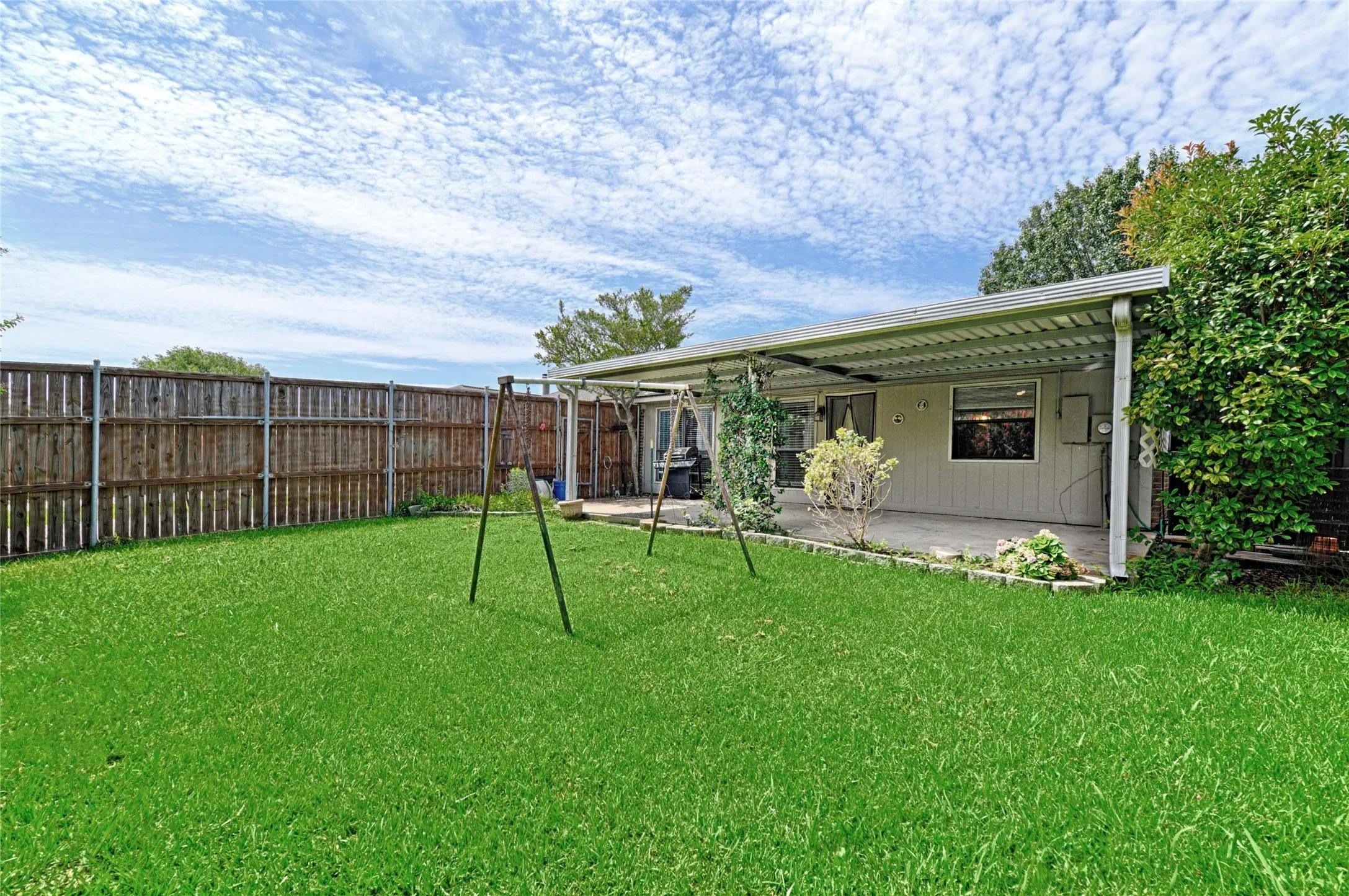 Single Family Residence For Sale in Dallas County , 923 Courtney, Mesquite, Texas 75150, 3 Bedroom, 2 Bathroom, 2 Garage spaces, 1,393 Sqft, built in 1984, mls#21286636, Real Estate Agent in Mesquite, Homes For Sale in Dallas county, Homes For Sale in Mesquite, Realtor in Mesquite Texas, Real Estate Brokerage Independent Realty Texas, Luminita Cordes Realtor