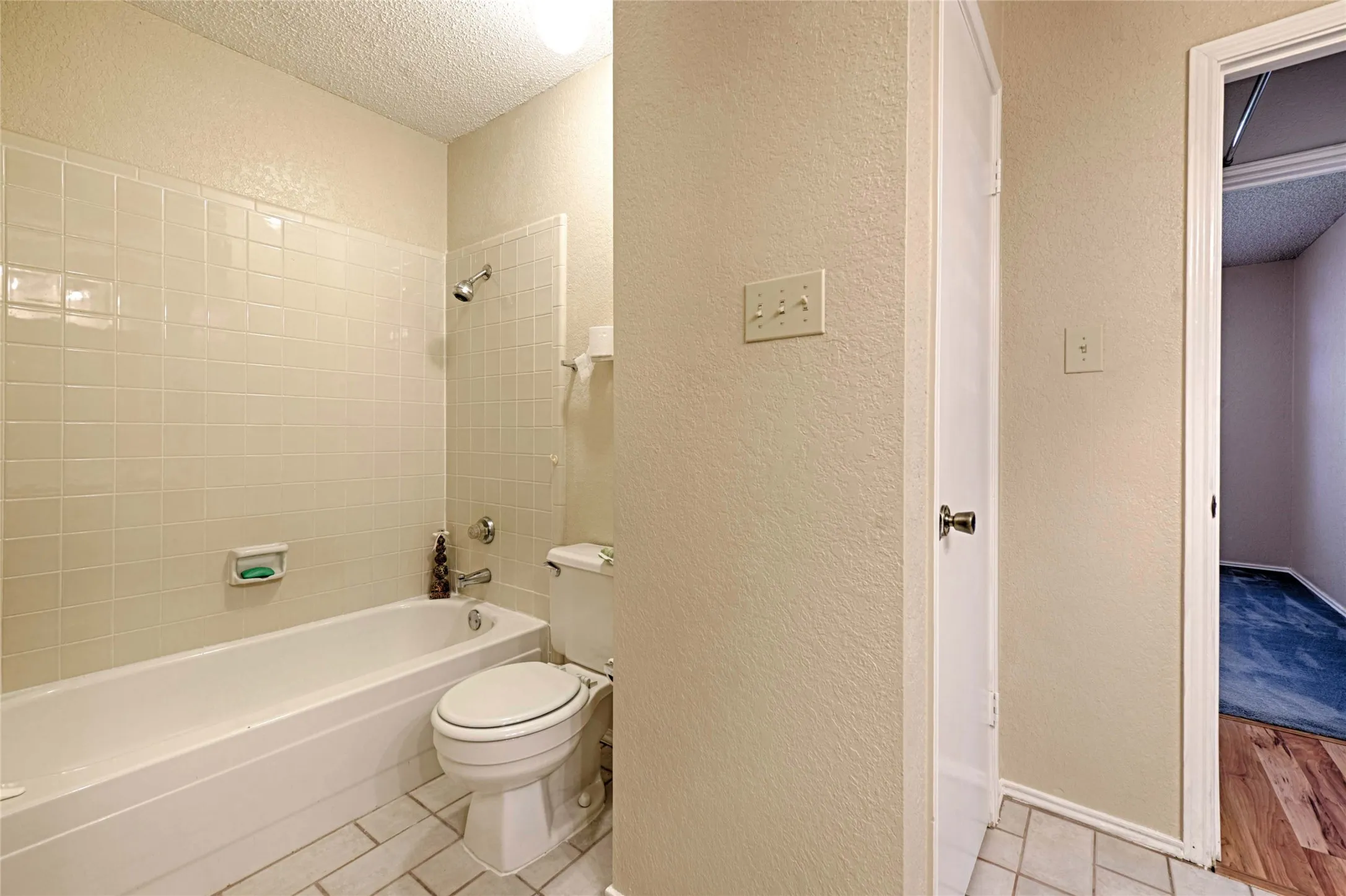 Single Family Residence For Sale in Dallas County , 923 Courtney, Mesquite, Texas 75150, 3 Bedroom, 2 Bathroom, 2 Garage spaces, 1,393 Sqft, built in 1984, mls#21286636, Real Estate Agent in Mesquite, Homes For Sale in Dallas county, Homes For Sale in Mesquite, Realtor in Mesquite Texas, Real Estate Brokerage Independent Realty Texas, Luminita Cordes Realtor