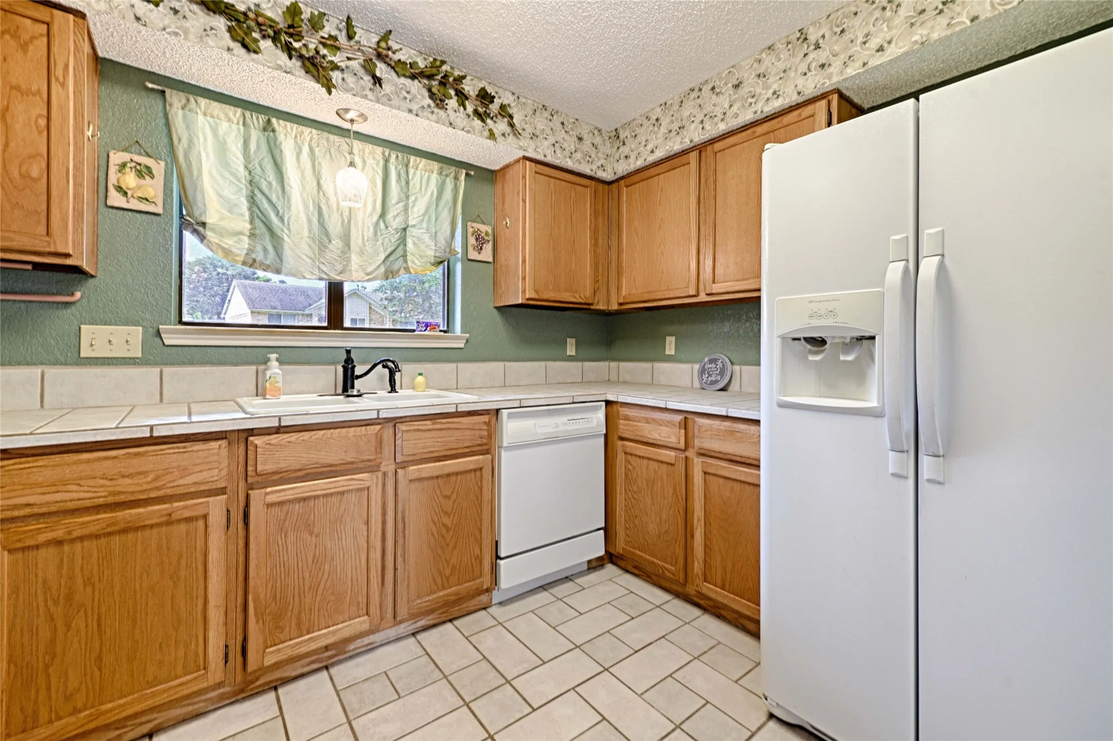 Single Family Residence For Sale in Dallas County , 923 Courtney, Mesquite, Texas 75150, 3 Bedroom, 2 Bathroom, 2 Garage spaces, 1,393 Sqft, built in 1984, mls#21286636, Real Estate Agent in Mesquite, Homes For Sale in Dallas county, Homes For Sale in Mesquite, Realtor in Mesquite Texas, Real Estate Brokerage Independent Realty Texas, Luminita Cordes Realtor