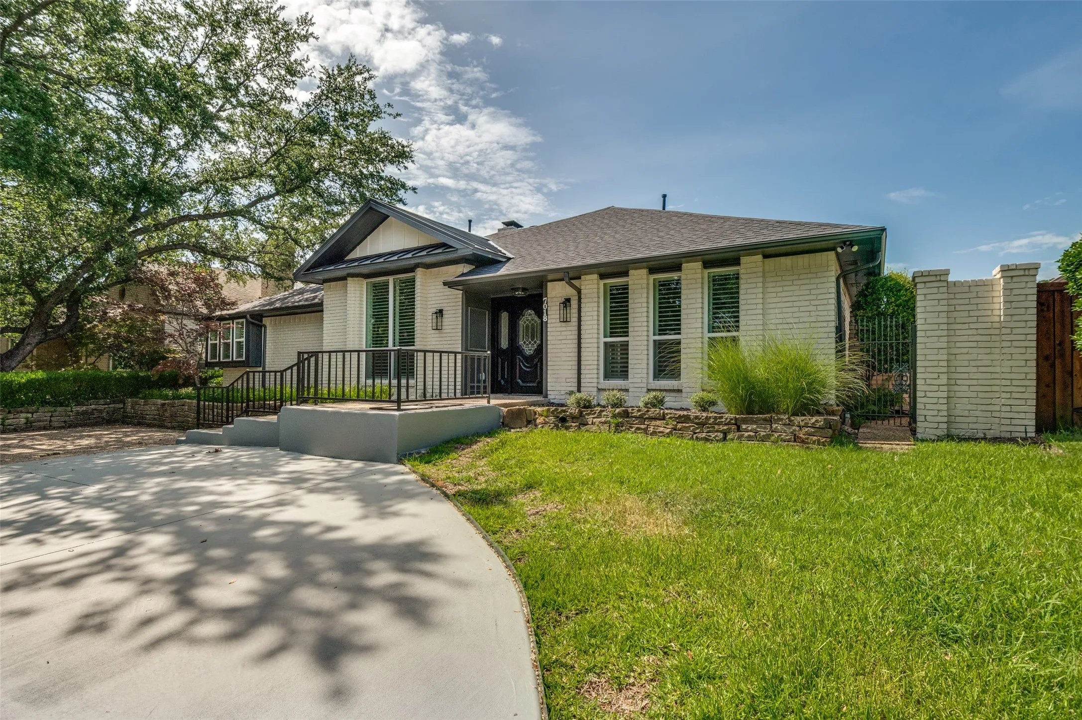 Single Family Residence For Rent in Dallas County , 7018 Deloache, Dallas, Texas 75225, 3 Bedroom, 3 Bathroom, 3 Garage spaces, 3,010 Sqft, built in 1980, mls#21314814, Real Estate Agent in Dallas, Homes For Rent in Dallas county, Homes For Rent in Dallas, Realtor in Dallas Texas, Real Estate Brokerage Independent Realty Texas, Luminita Cordes Realtor